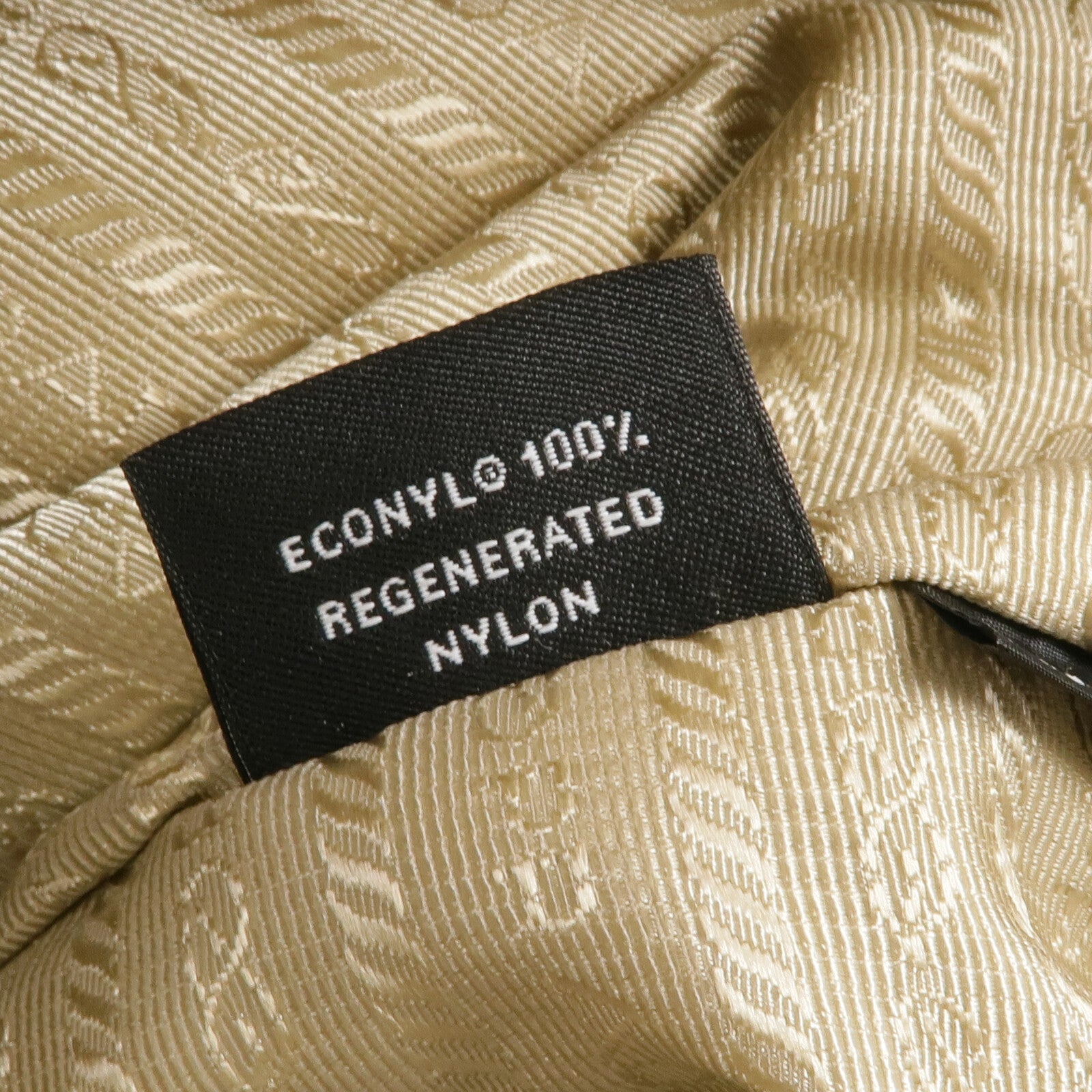 PRADA 尼龍Backpack銀扣背包