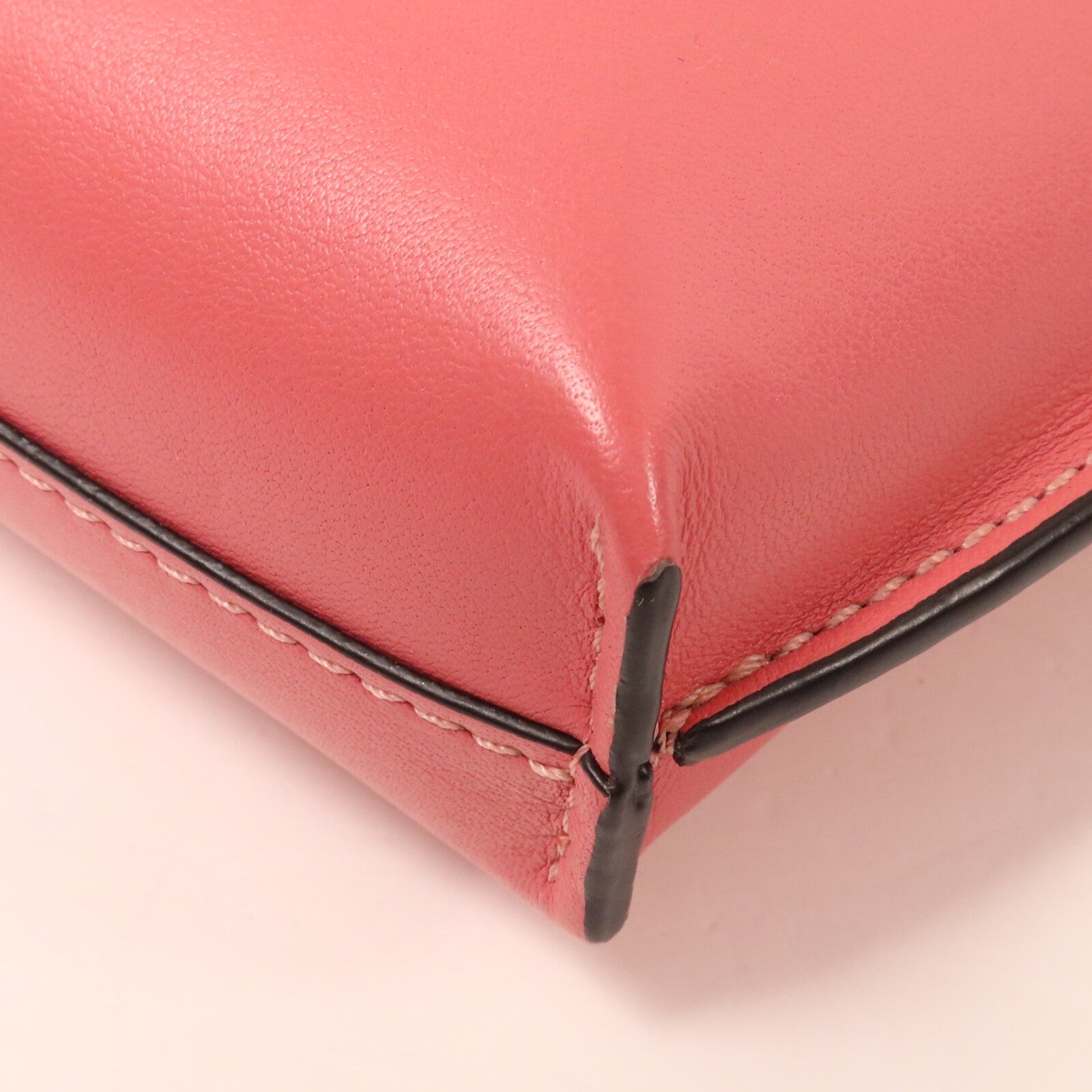 LOEWE 牛皮皮革Pocket肩背袋