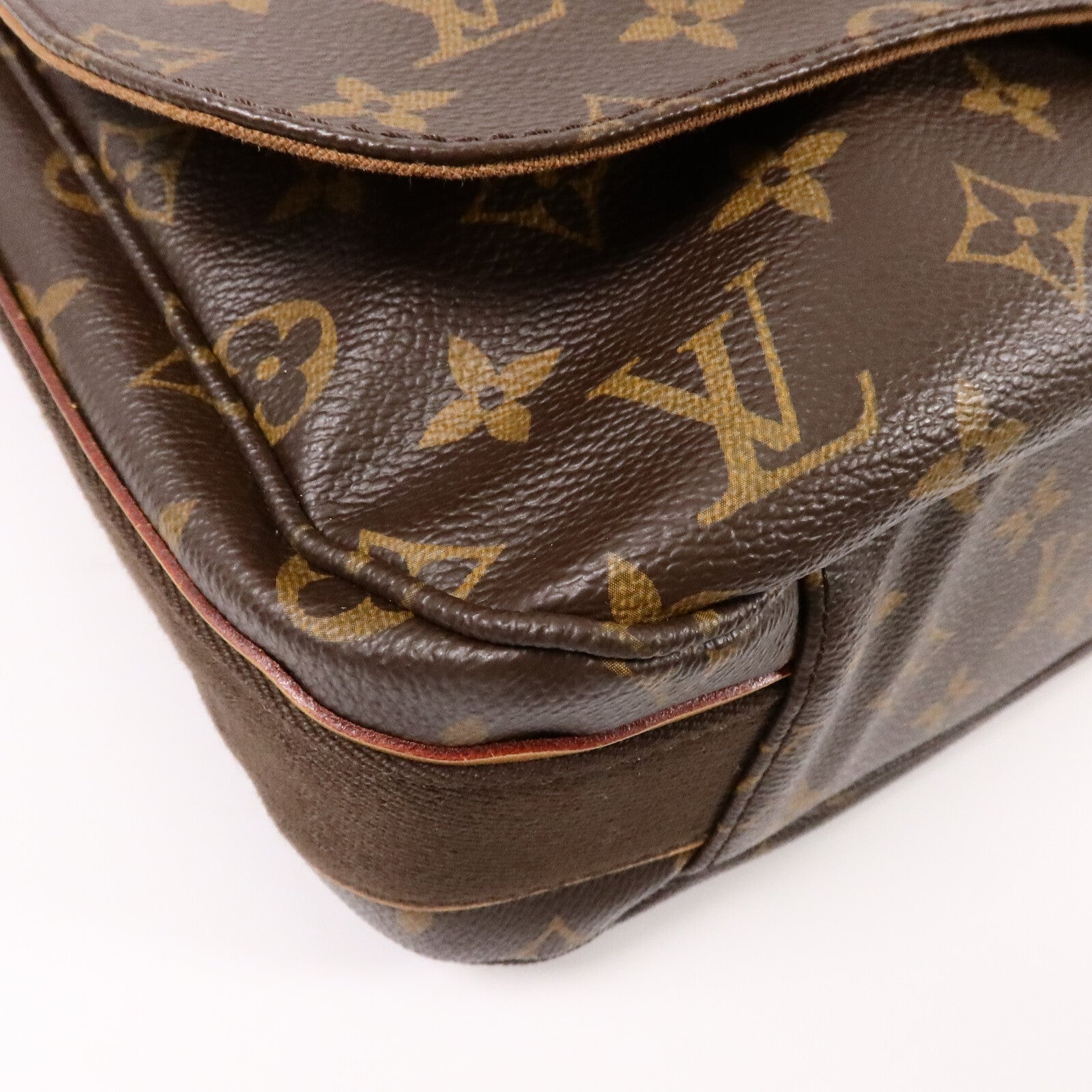 LOUIS VUITTON Monogram Beaubourg MM金扣肩背袋