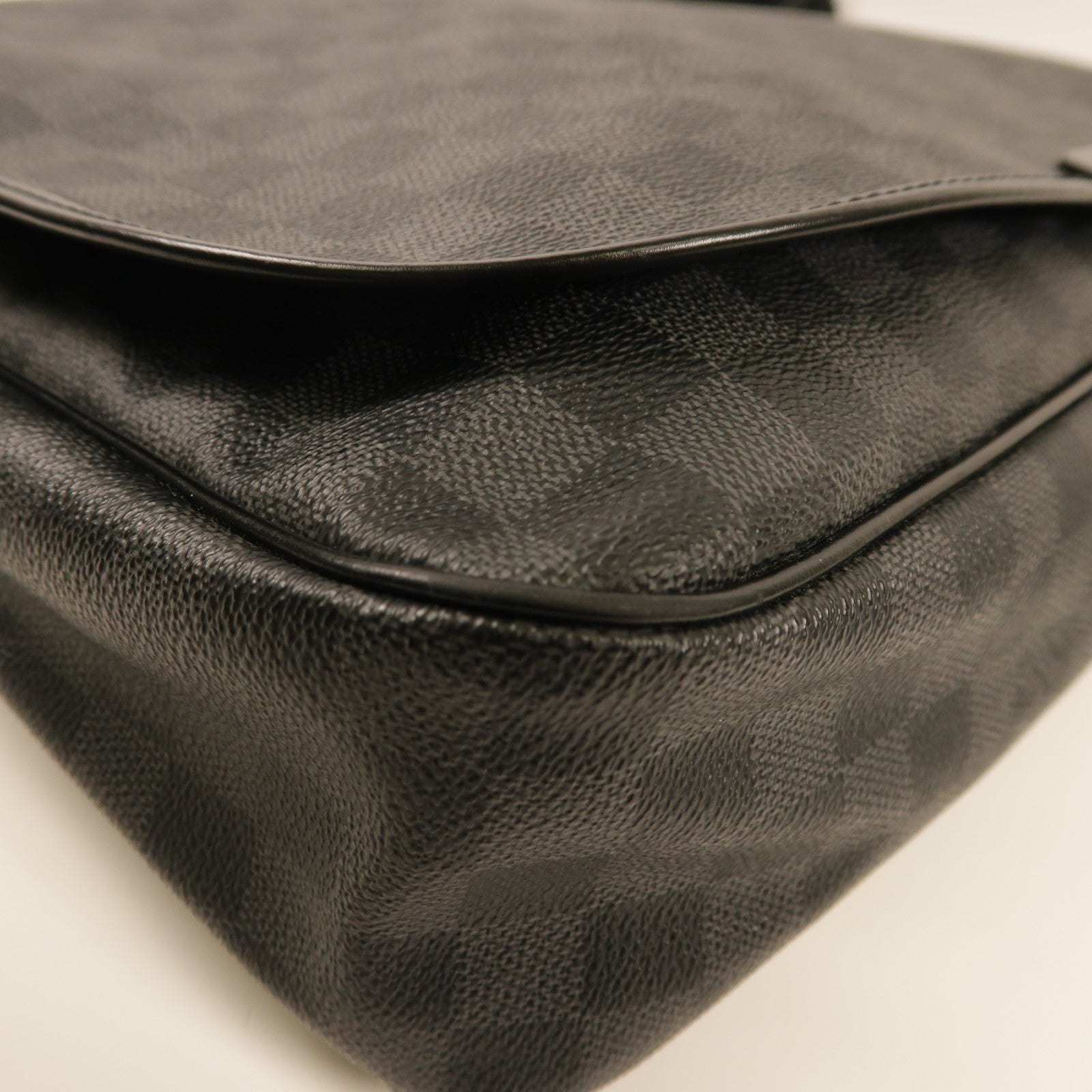 LOUIS VUITTON Damier Graphite Daniel GM銀扣肩背袋