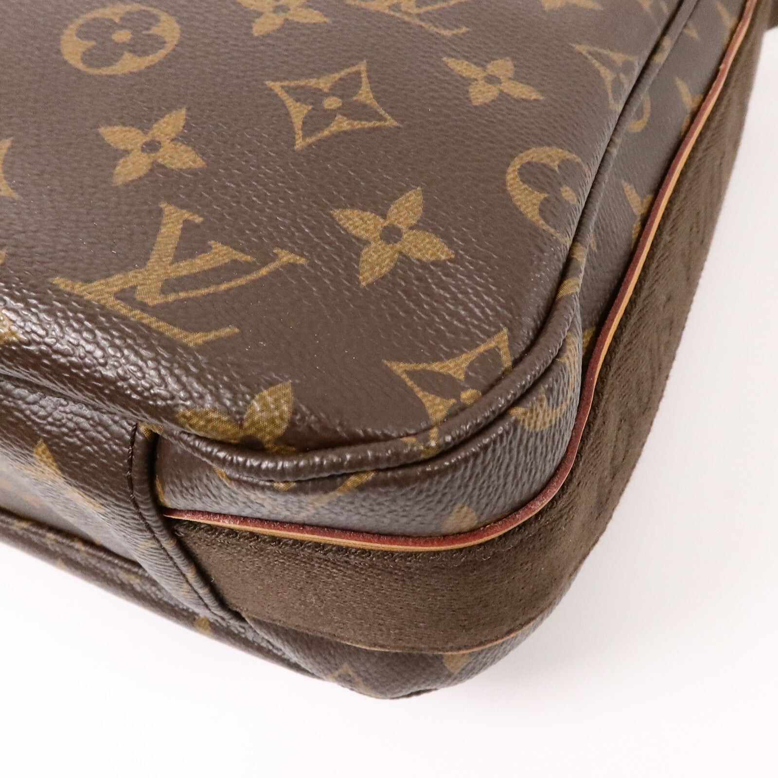 LOUIS VUITTON Monogram Beaubourg MM金扣肩背袋