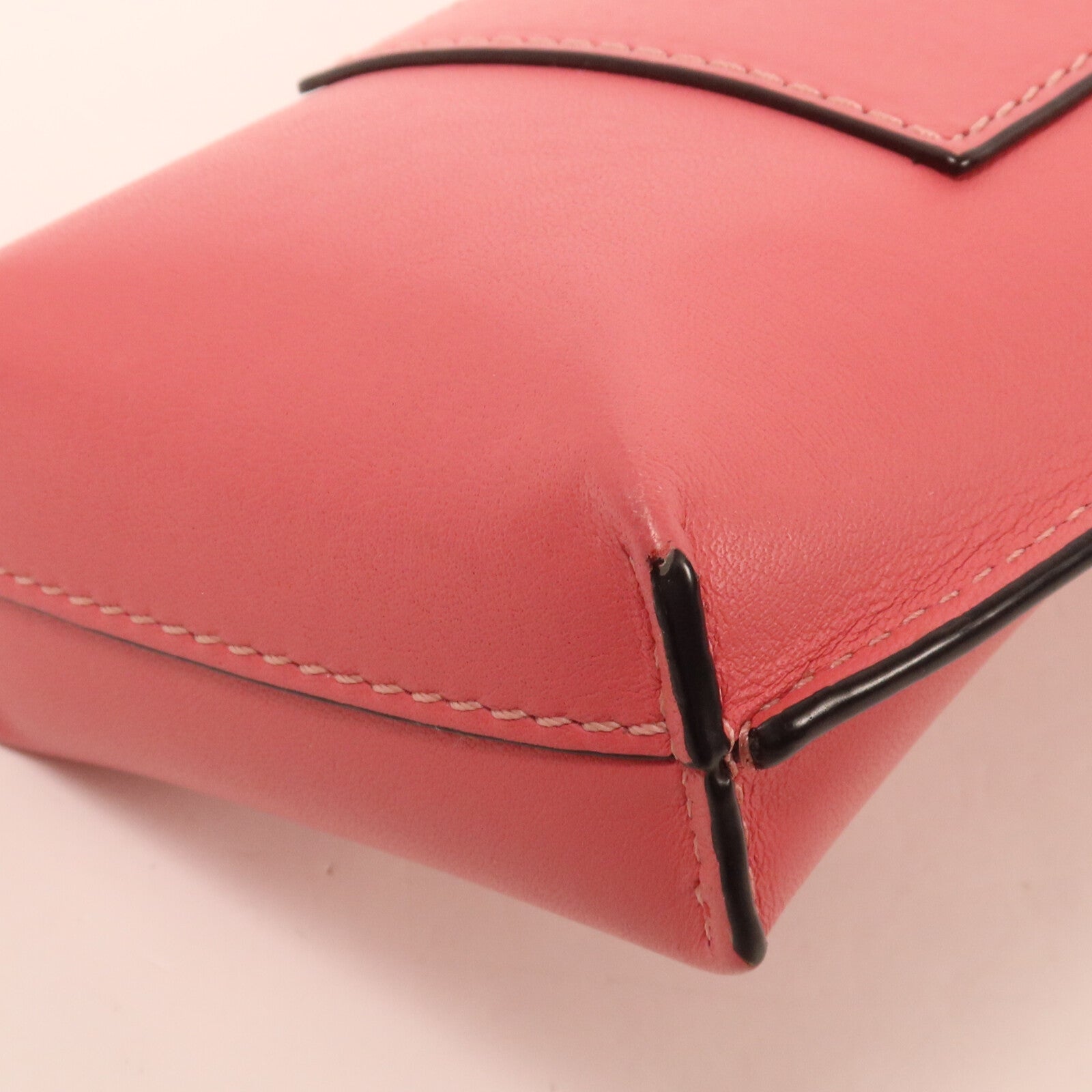 LOEWE 牛皮皮革Pocket肩背袋