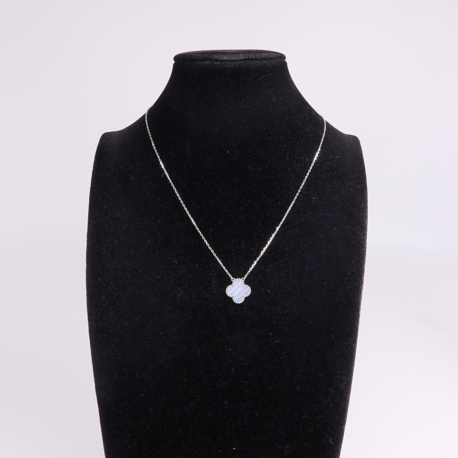 Van Cleef & Arpels 18K白金Vintage Alhambra Pendant玉髓吊墜