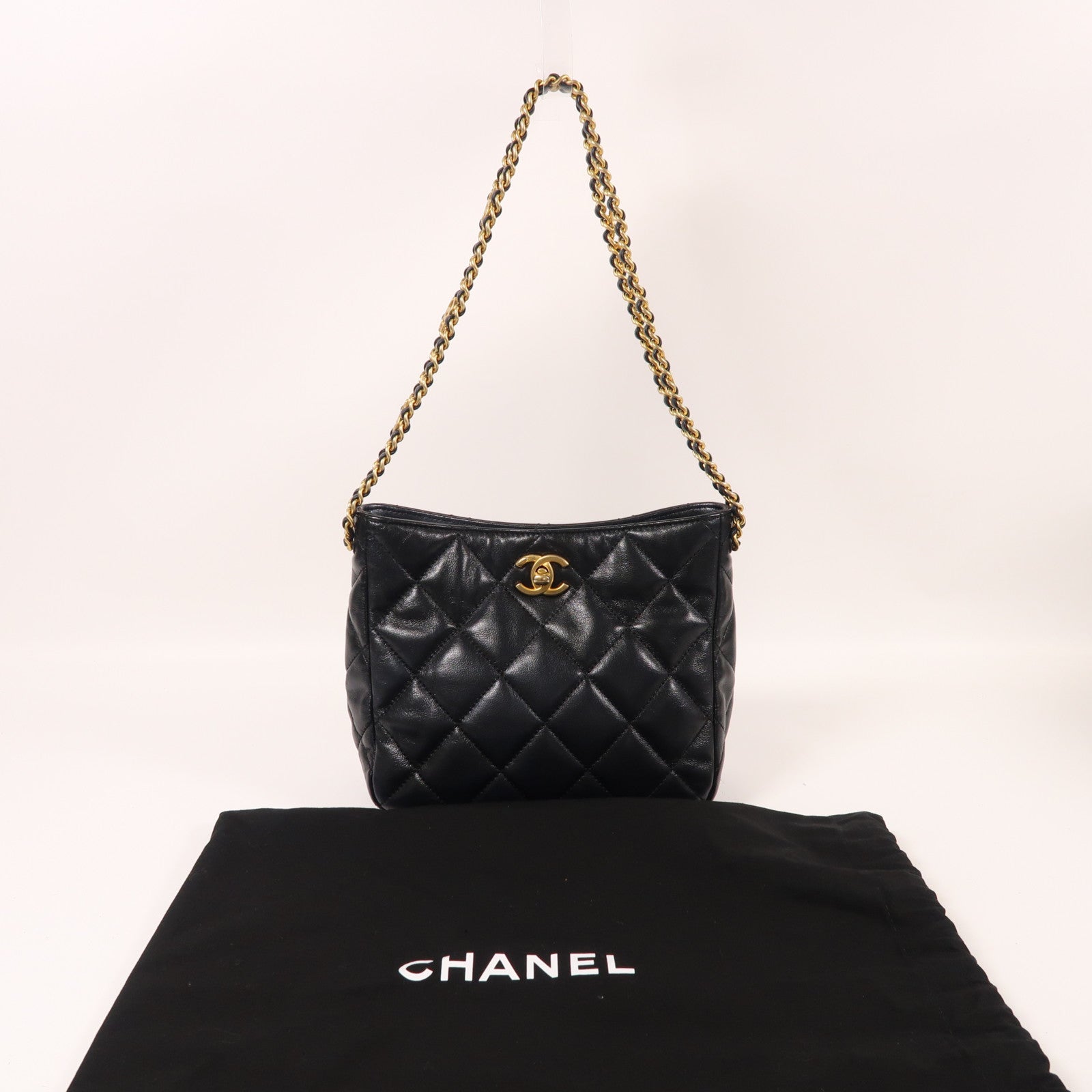 CHANEL 羊皮皮革Hobo Bag金扣鏈帶肩背袋黑色