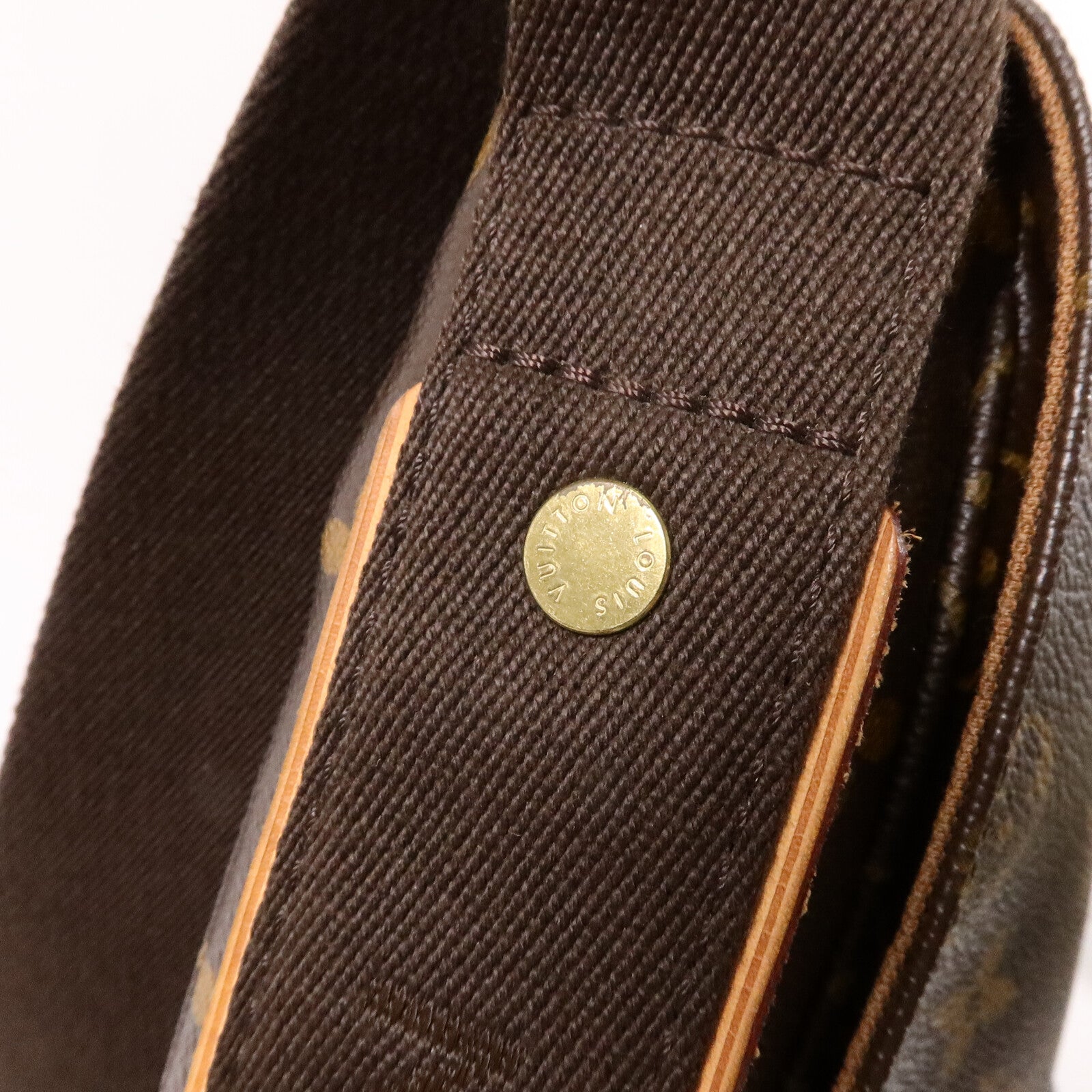 LOUIS VUITTON Monogram Beaubourg MM金扣肩背袋