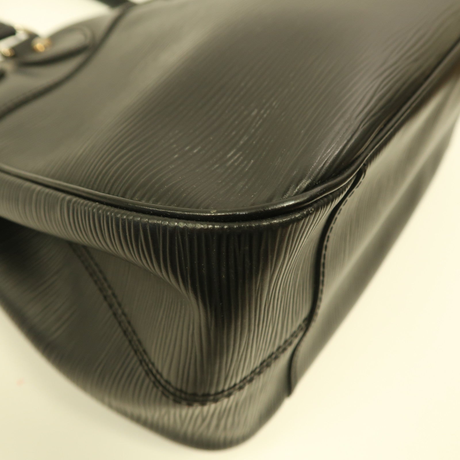 LOUIS VUITTON 【激減優惠】Epi皮革Passy PM銀扣手挽袋黑色