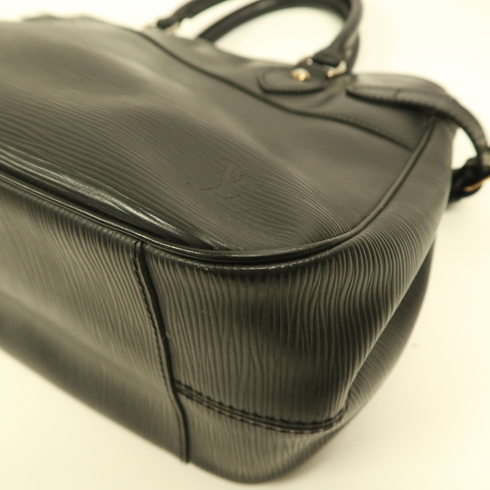 LOUIS VUITTON Epi皮革Passy PM銀扣手挽袋黑色