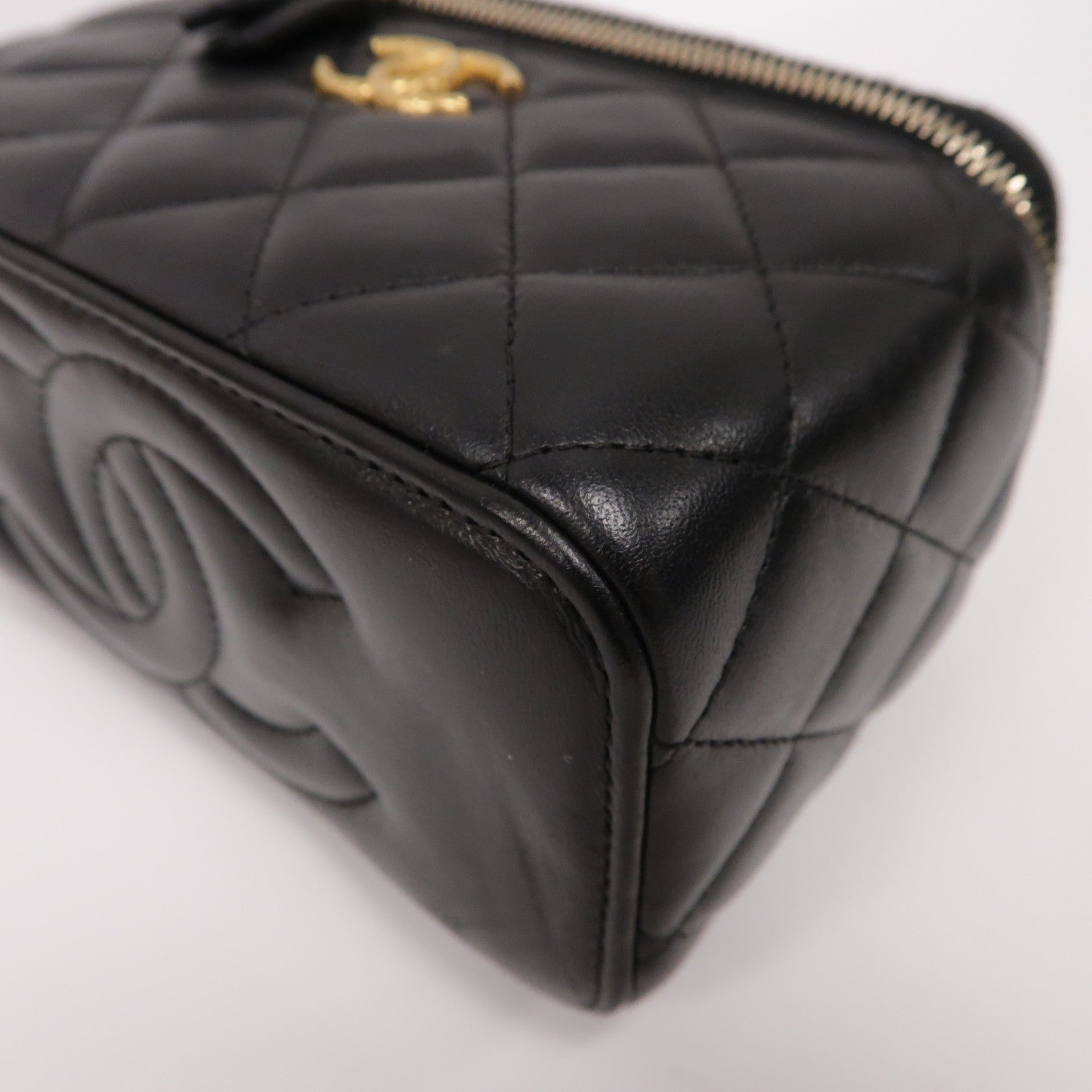 CHANEL 菱格羊皮皮革Vanity Case金扣鏈帶肩背袋黑色