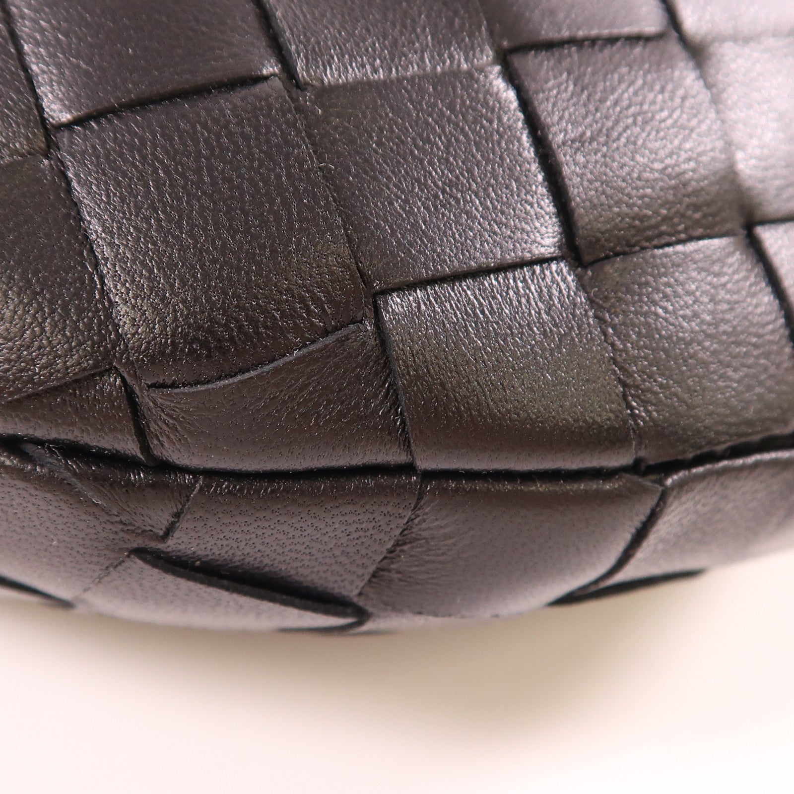 BOTTEGA VENETA 織紋皮革Mini Jodie金扣手挽袋