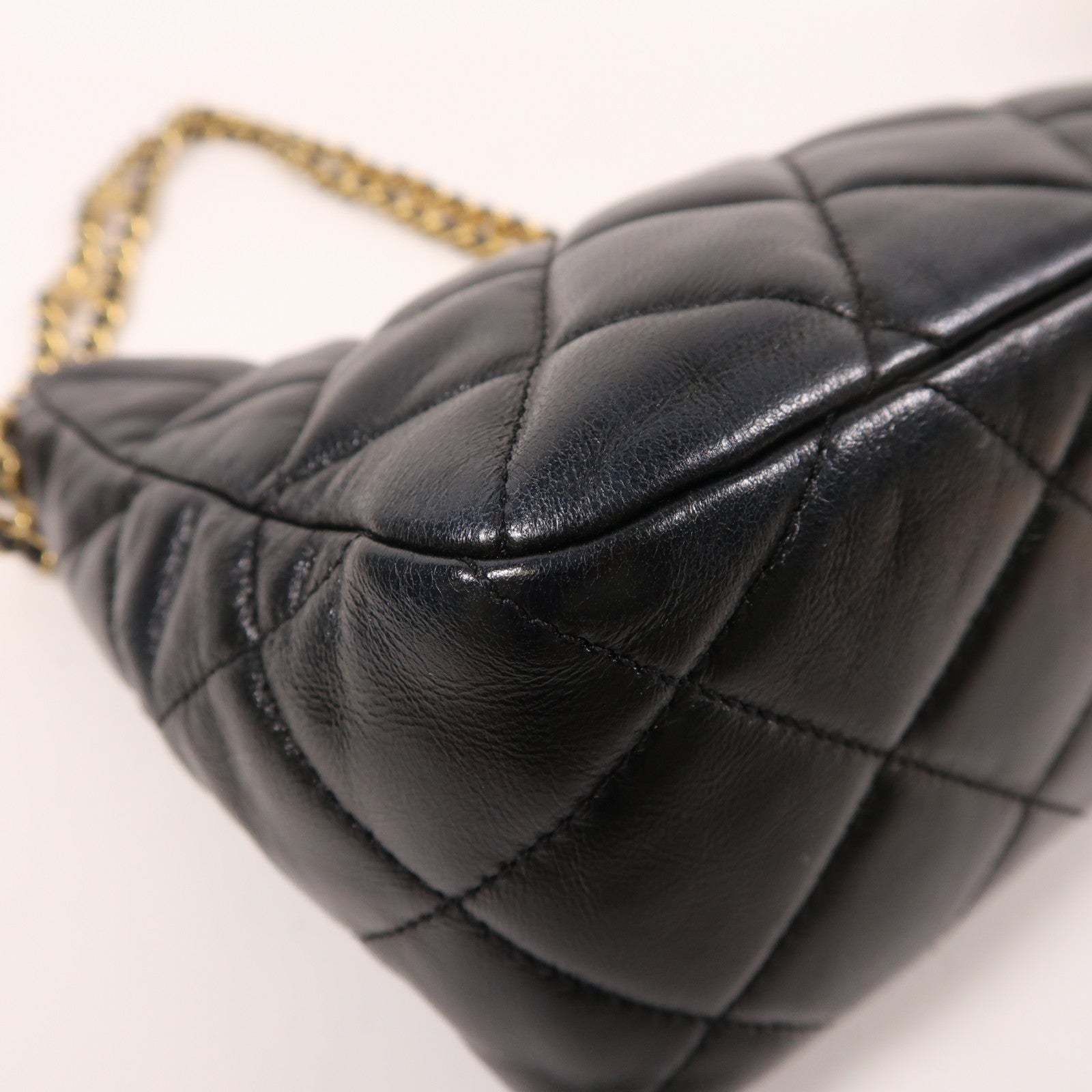 CHANEL 羊皮皮革Hobo Bag金扣鏈帶肩背袋黑色