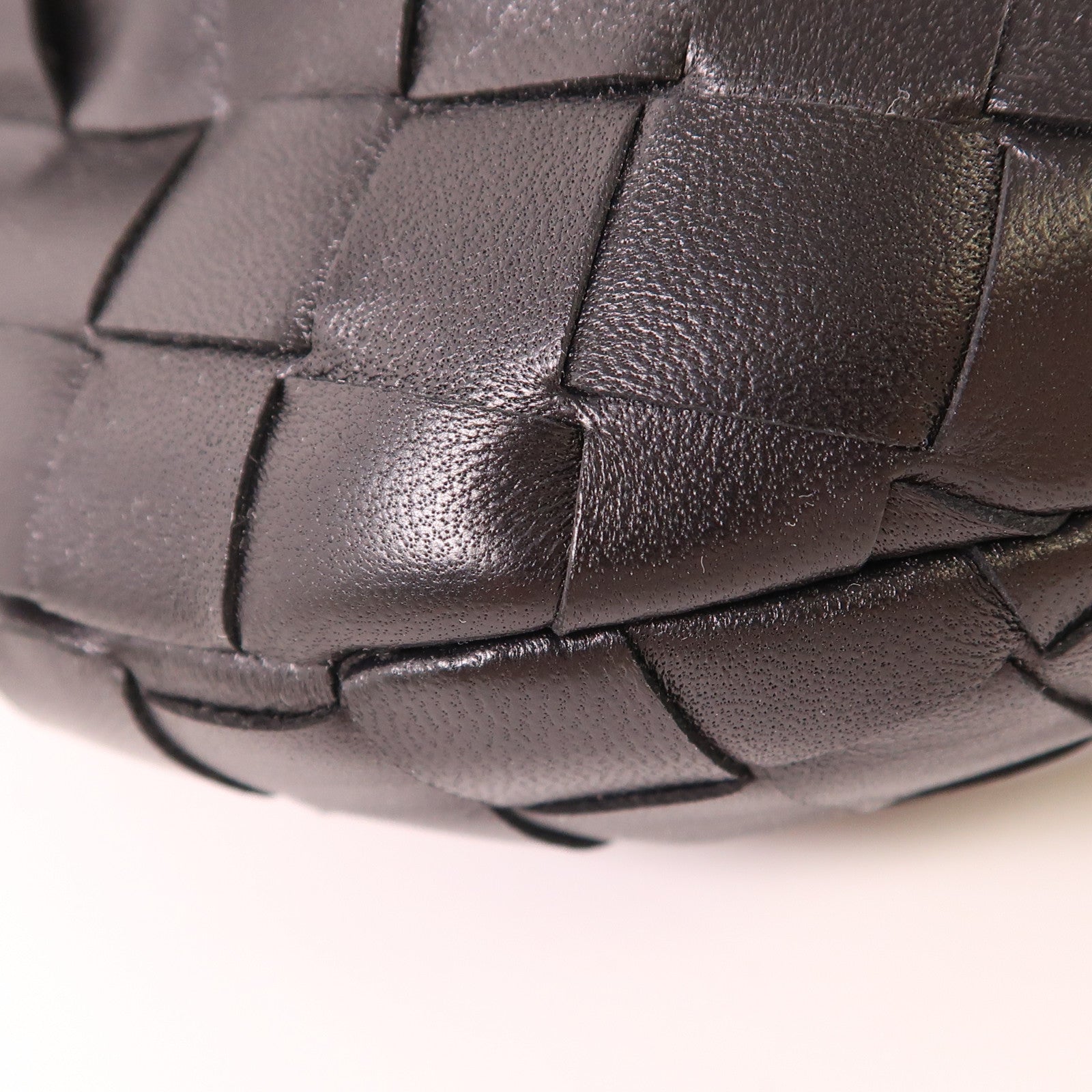 BOTTEGA VENETA 織紋皮革Mini Jodie金扣手挽袋