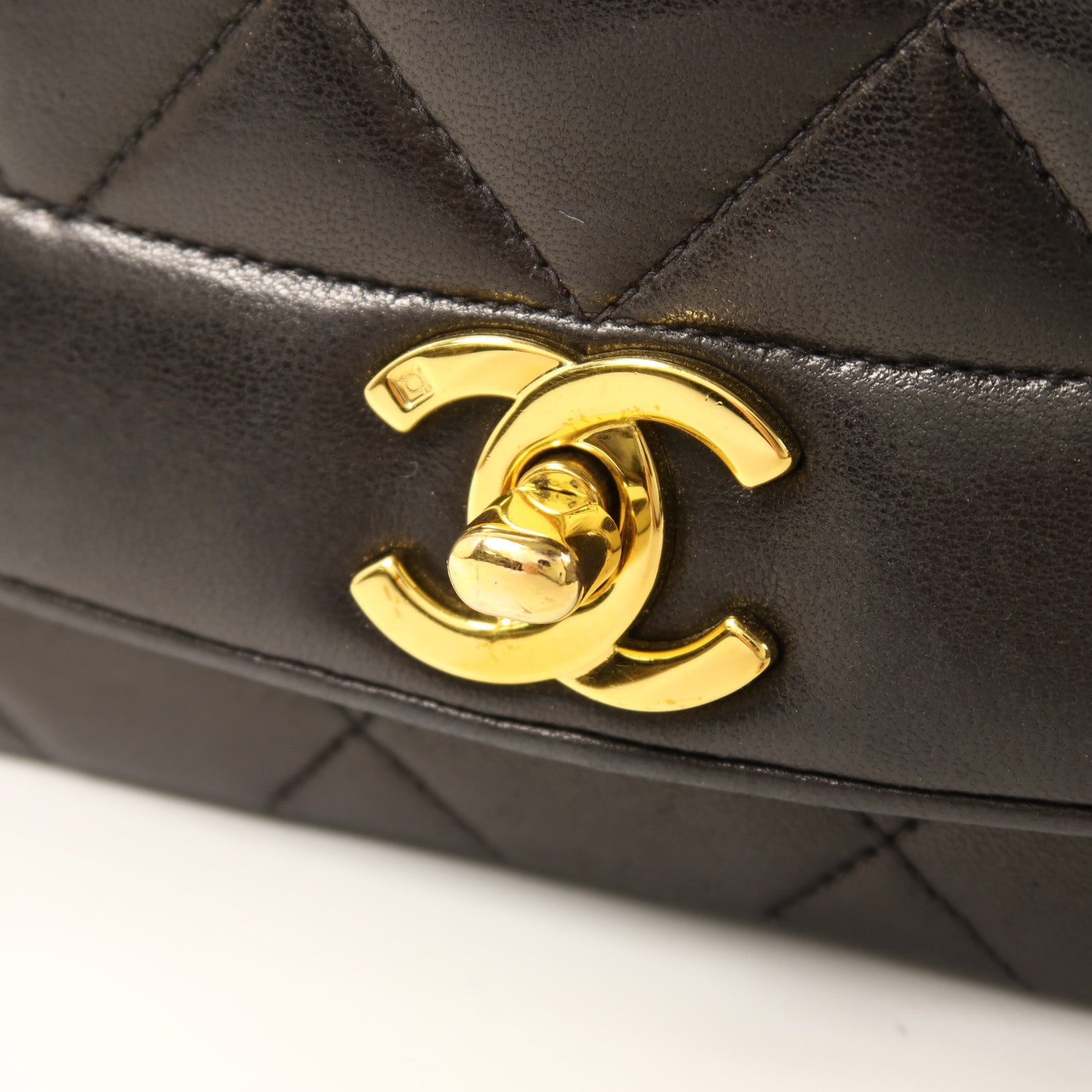 CHANEL 羊皮皮革Diana金扣鏈帶肩背袋