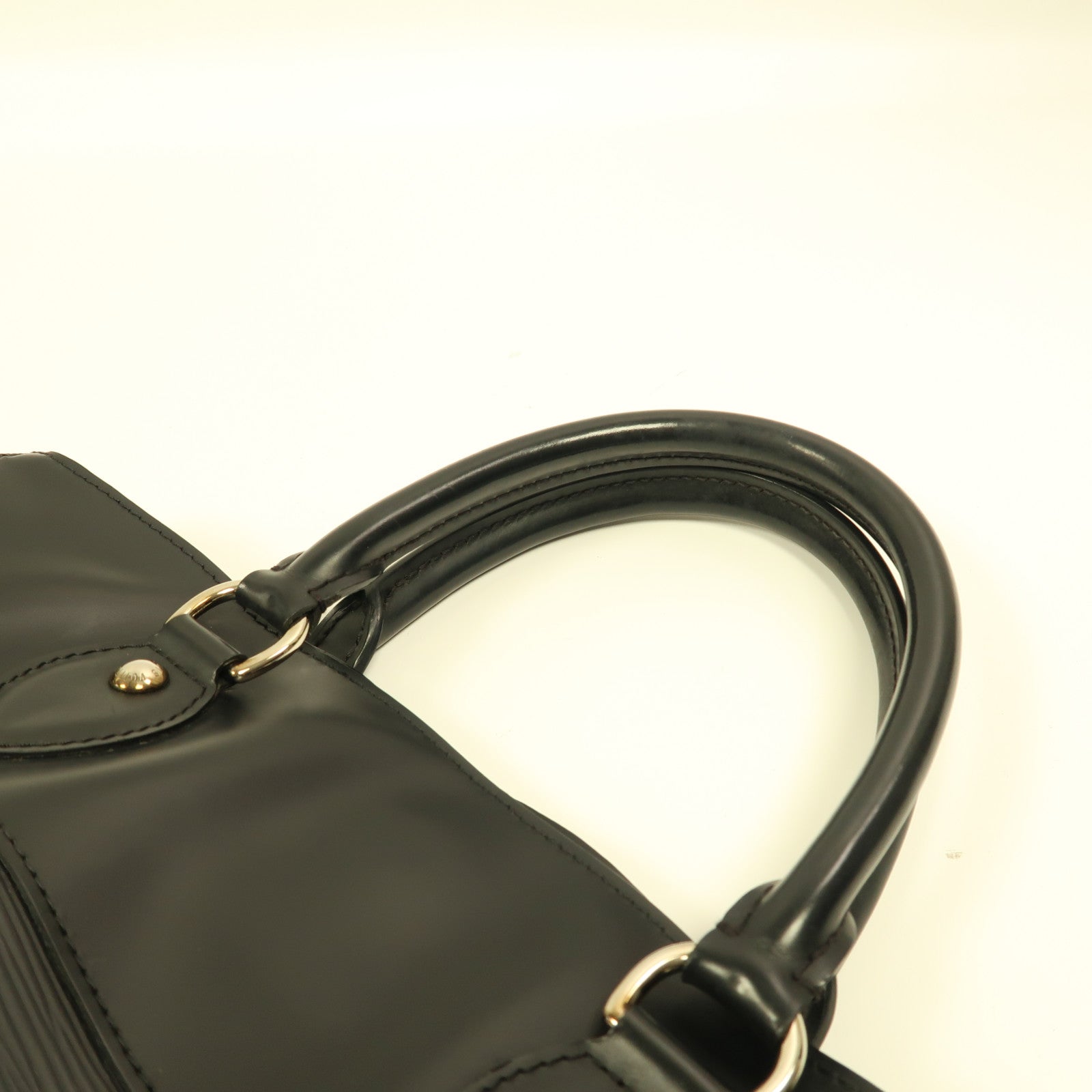 LOUIS VUITTON 【激減優惠】Epi皮革Passy PM銀扣手挽袋黑色