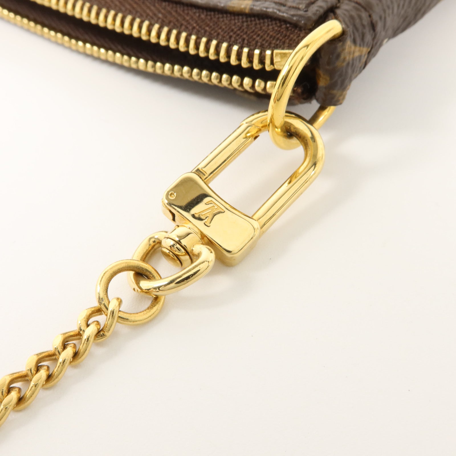 LOUIS VUITTON Monogram Mini Pochette Accessoires金扣手挽袋