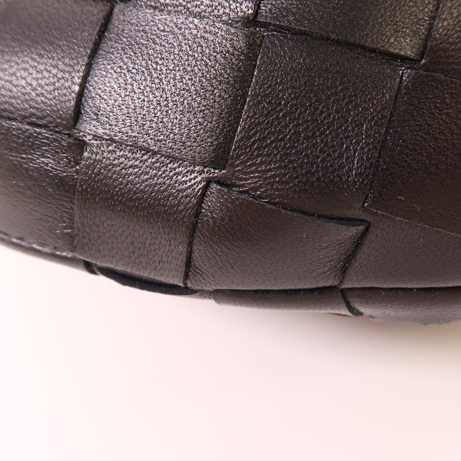 BOTTEGA VENETA 織紋皮革Mini Jodie金扣手挽袋
