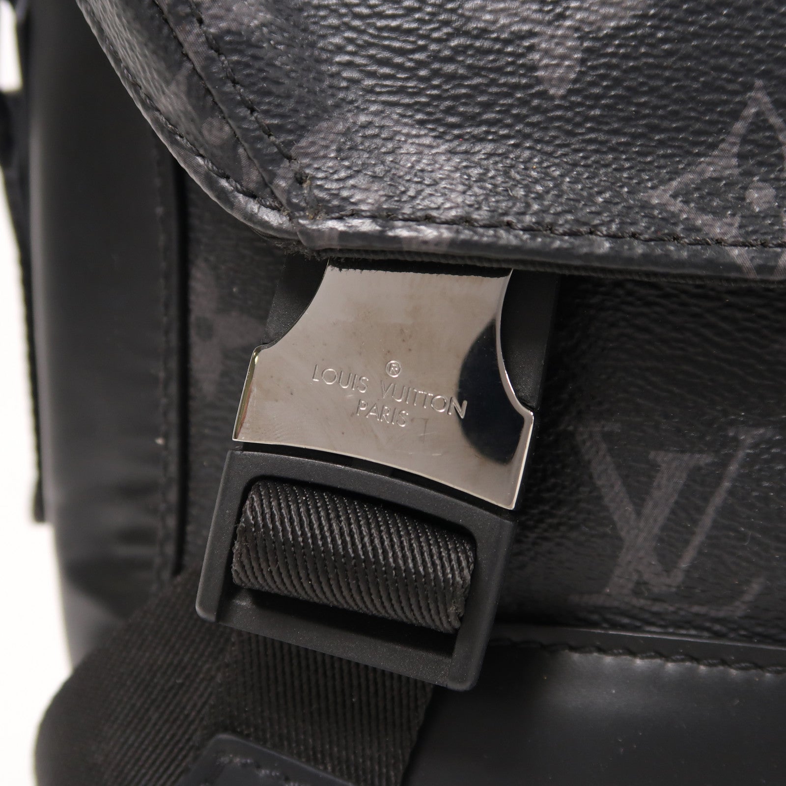 LOUIS VUITTON Monogram Eclipse Messenger PM Voyager銀扣肩背袋