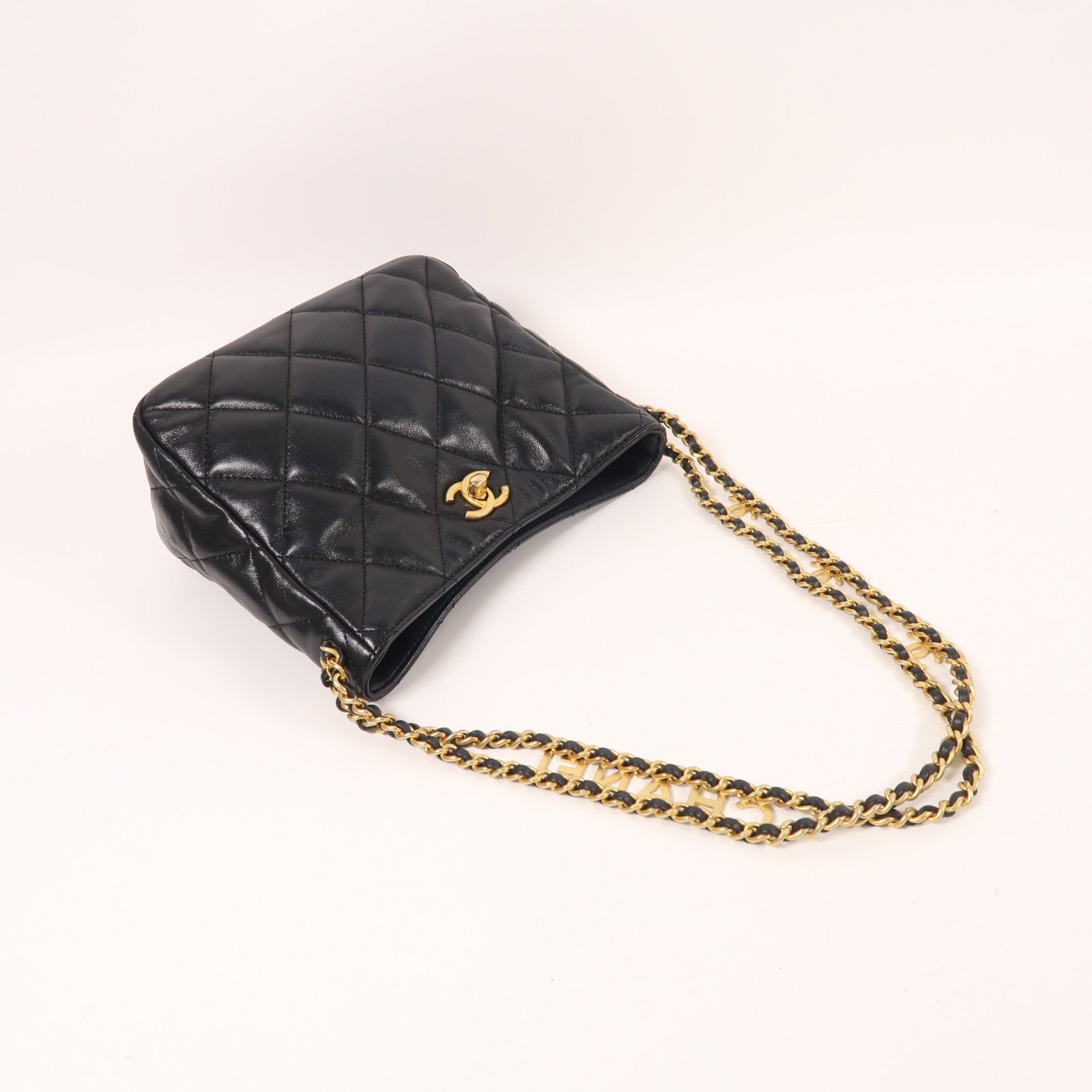 CHANEL 羊皮皮革Hobo Bag金扣鏈帶肩背袋黑色