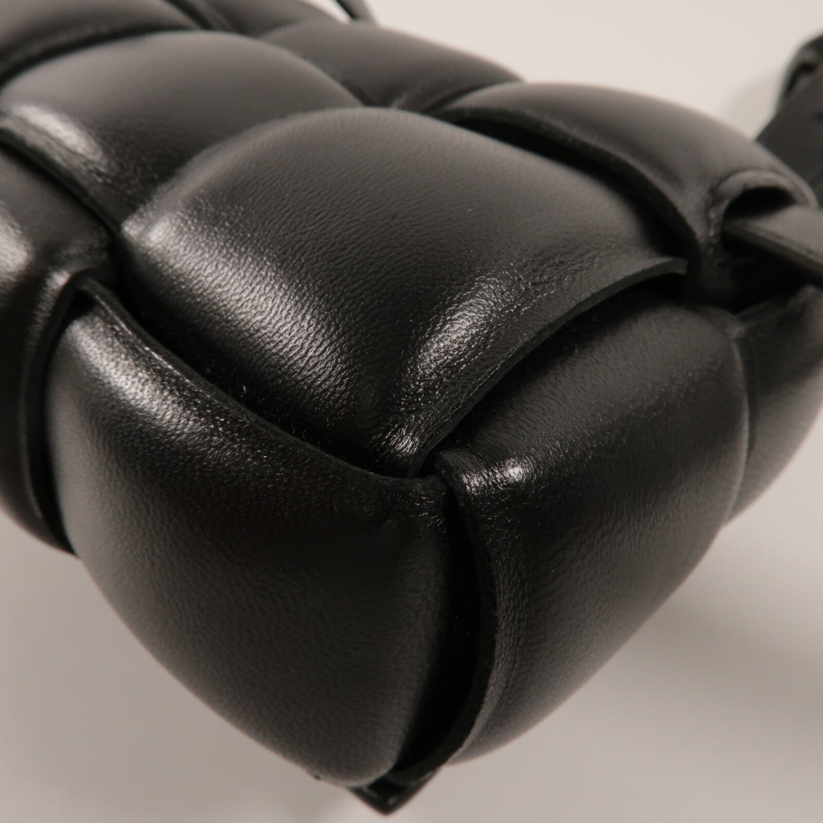 BOTTEGA VENETA 羊皮皮革Padded Cassette Small肩背袋