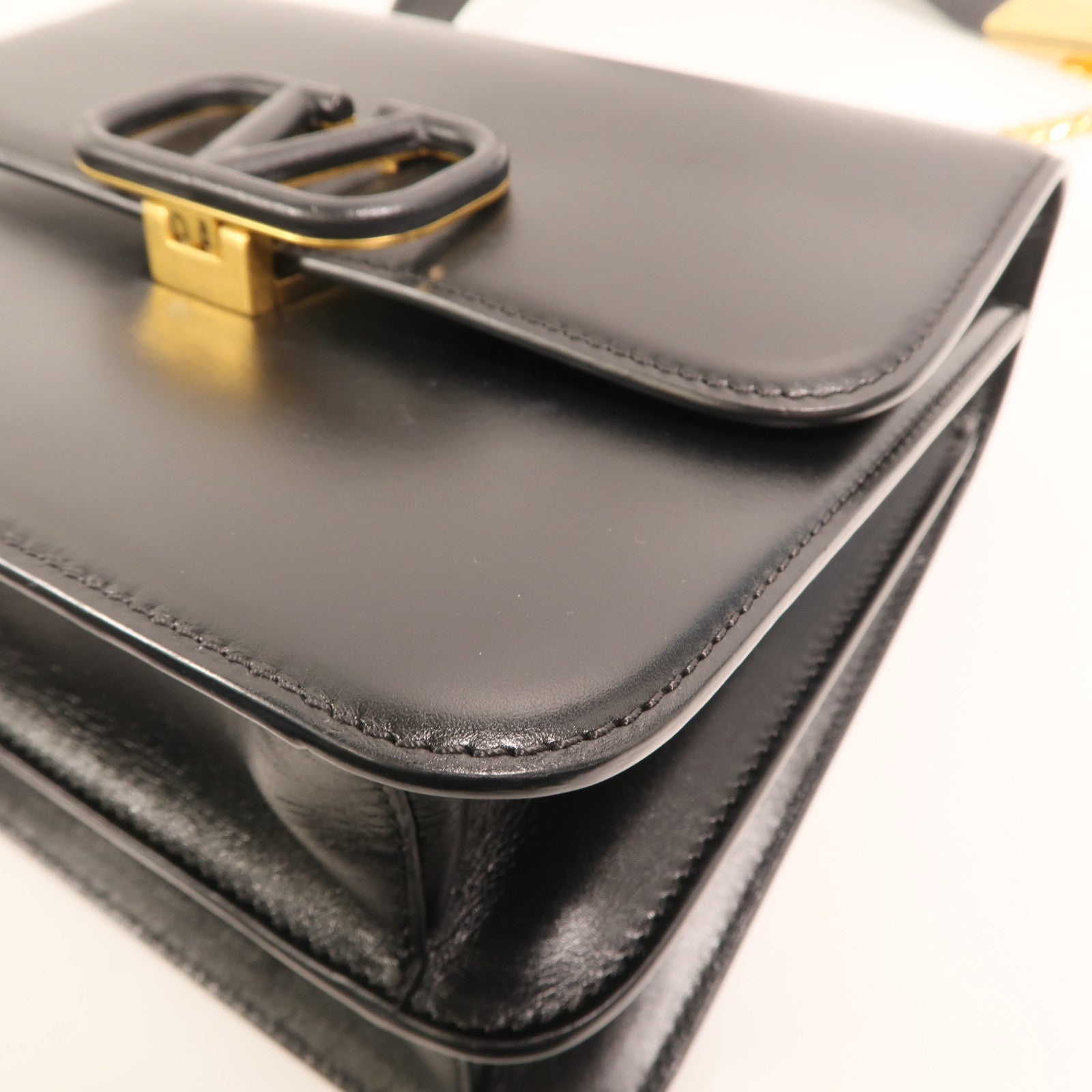 Valentino 牛皮皮革VSling Bag金扣肩背袋