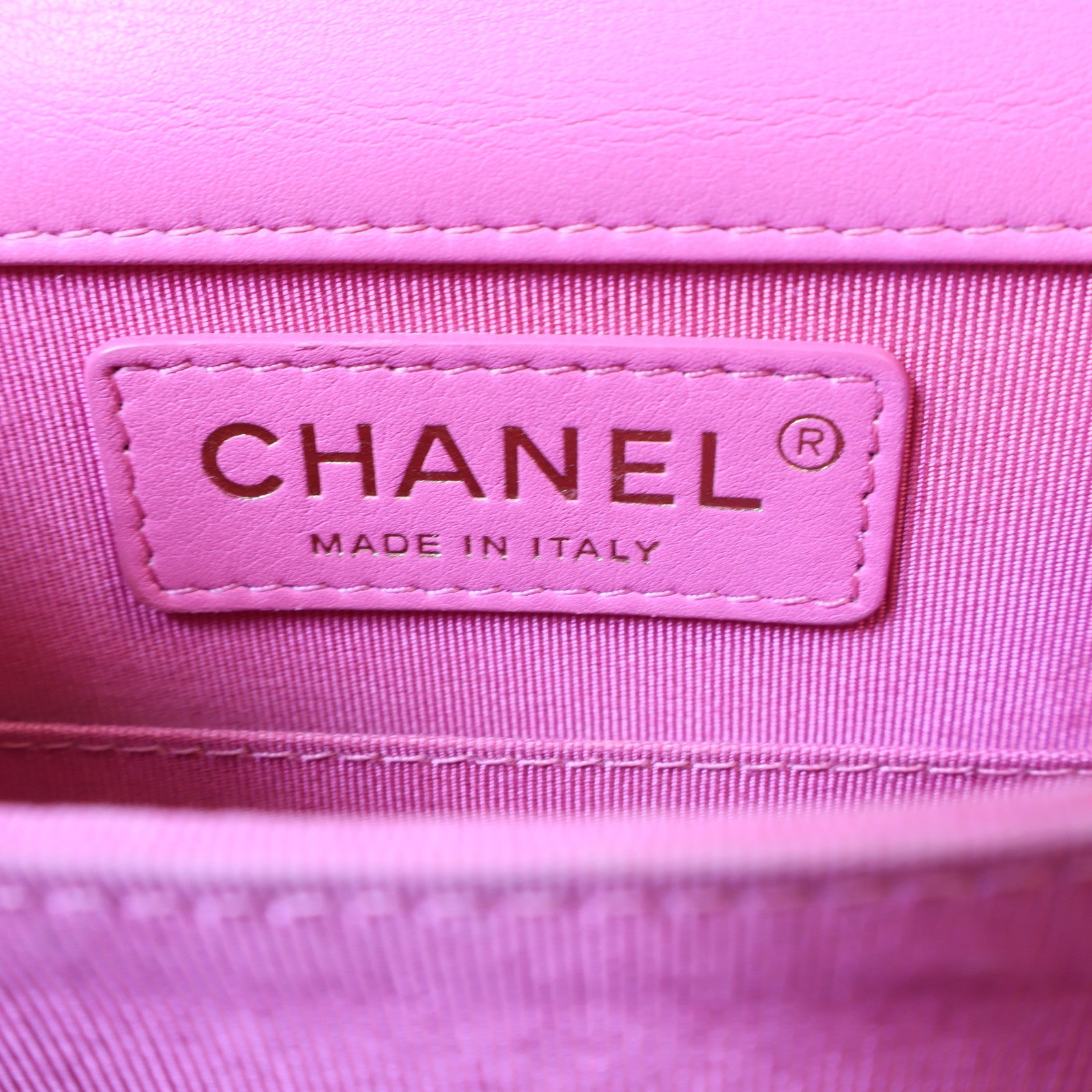 CHANEL 羊皮皮革Le Boy金扣肩背袋粉紅色