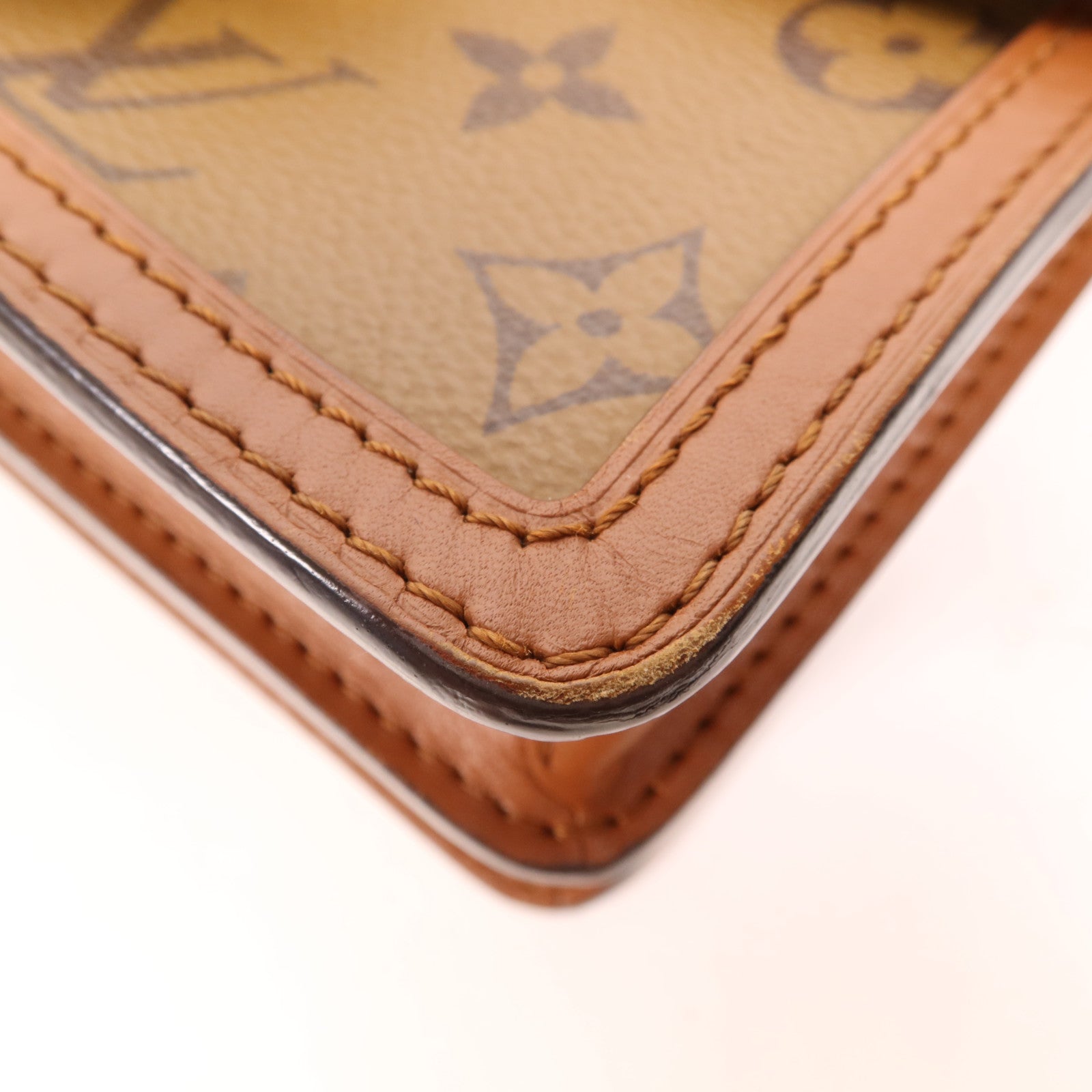 LOUIS VUITTON Monogram Reverse Mini Dauphine金扣肩背袋