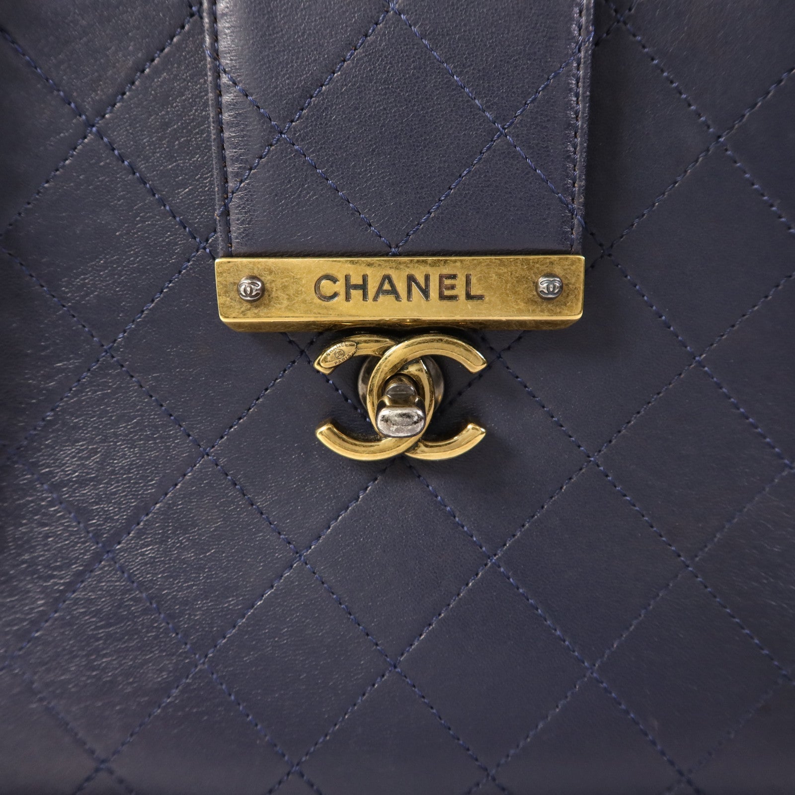 CHANEL 牛皮皮革Chain Shoulder金扣鏈帶肩背袋