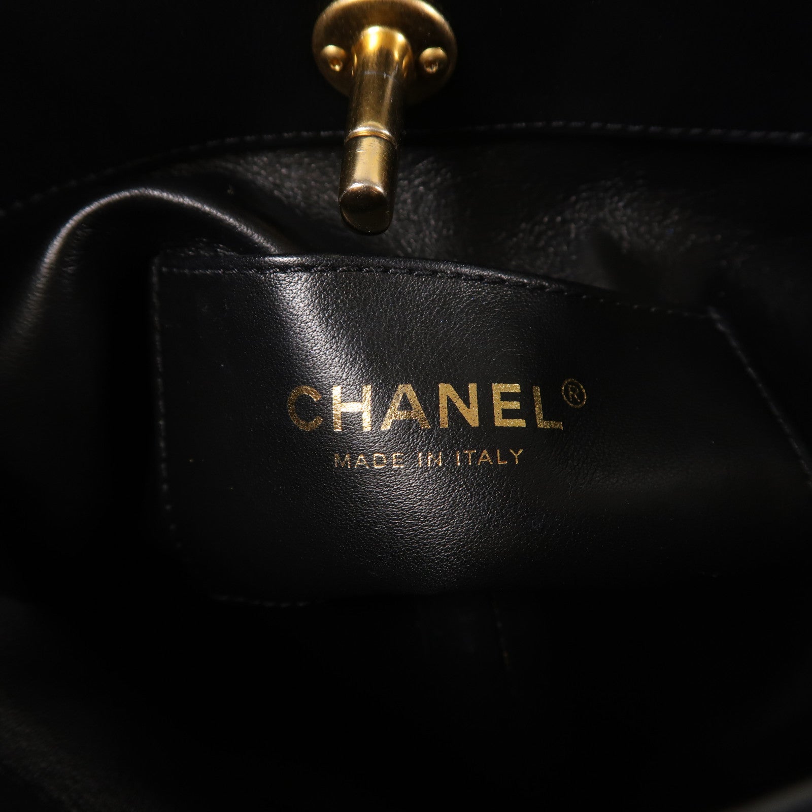CHANEL 羊皮皮革Hobo Bag金扣鏈帶肩背袋黑色
