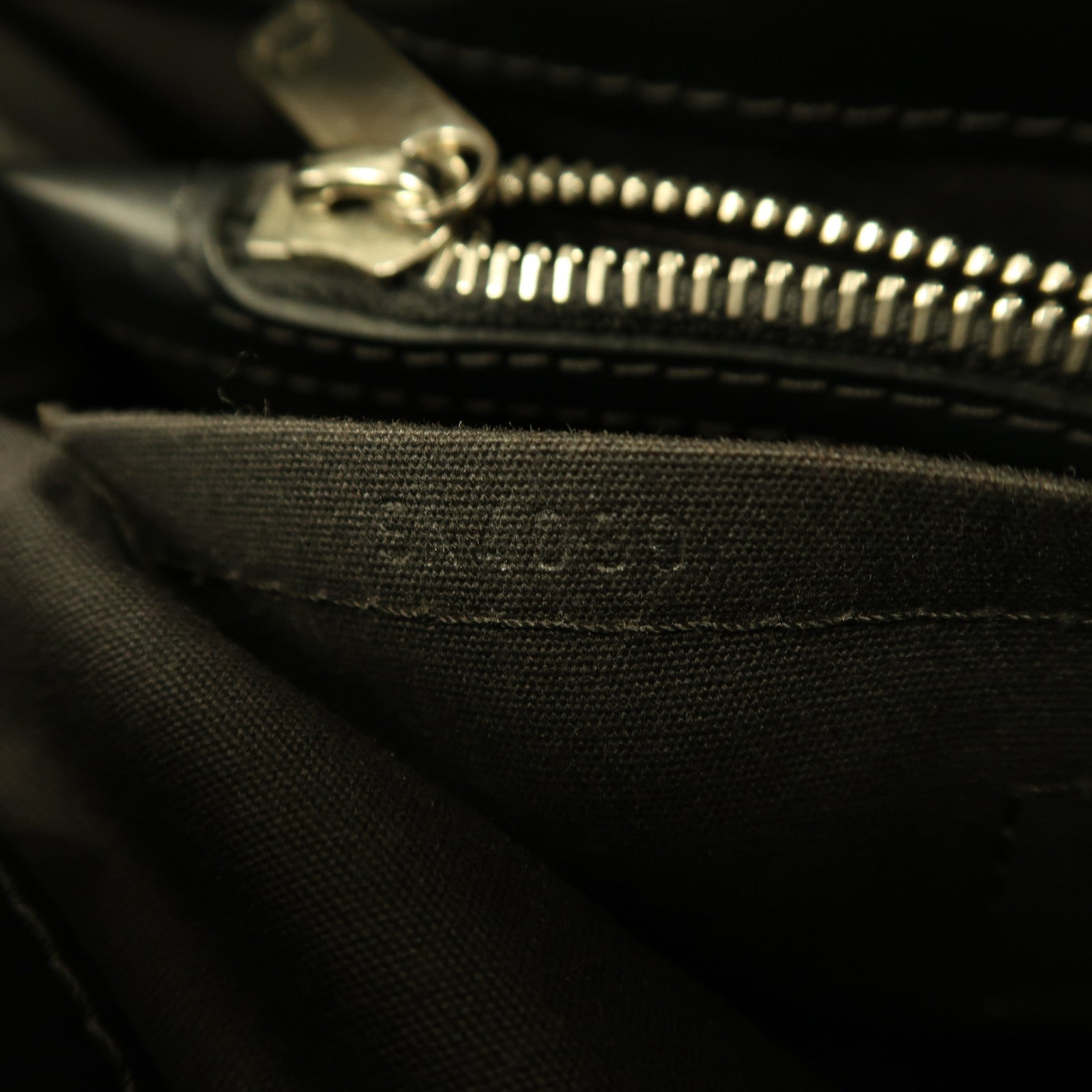 LOUIS VUITTON Epi皮革Passy PM銀扣手挽袋黑色