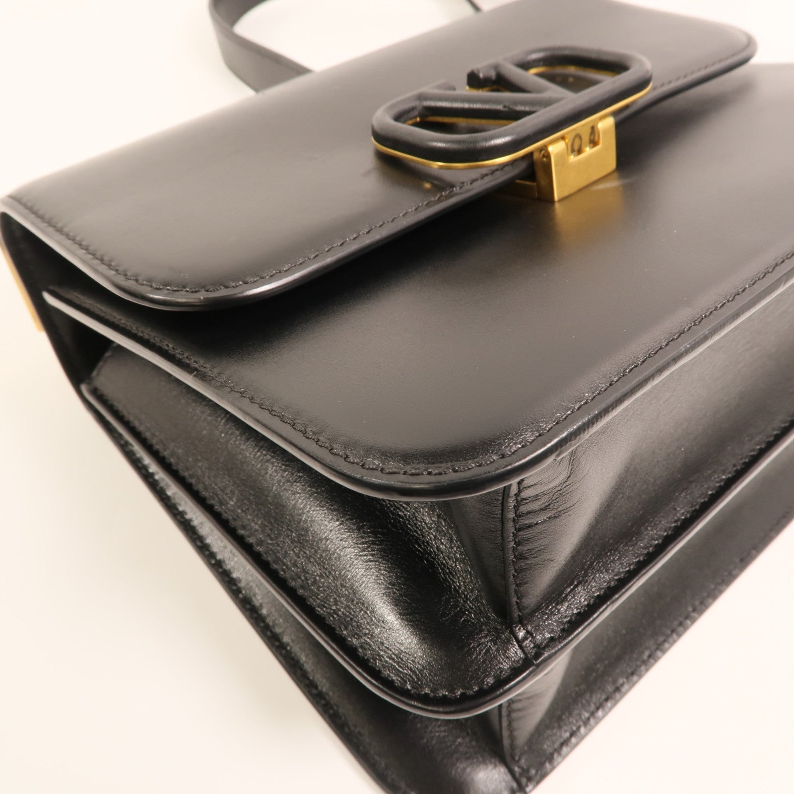 Valentino 牛皮皮革VSling Bag金扣肩背袋