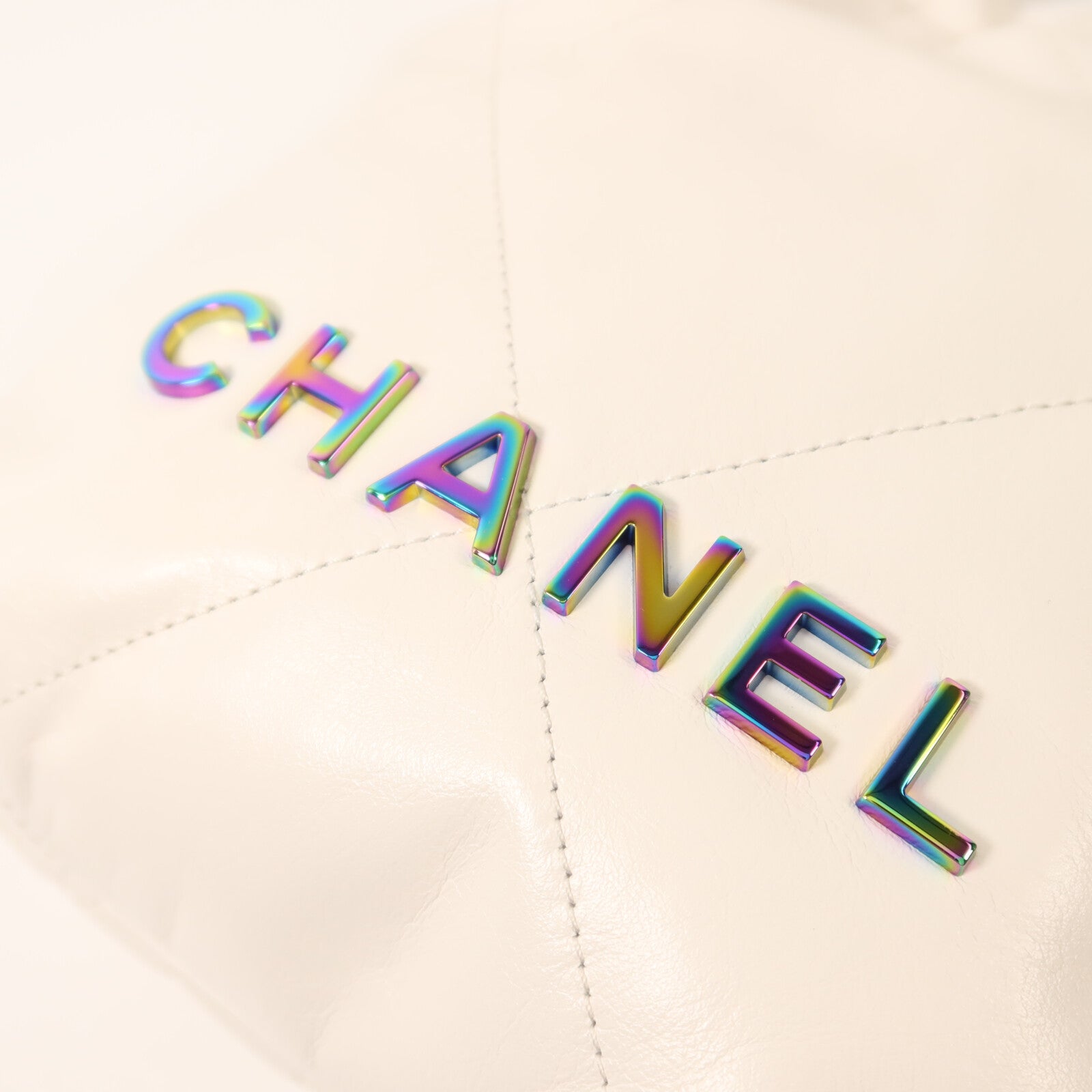 CHANEL 牛皮皮革Chanel 22 Mini鏈帶手挽肩背兩用袋