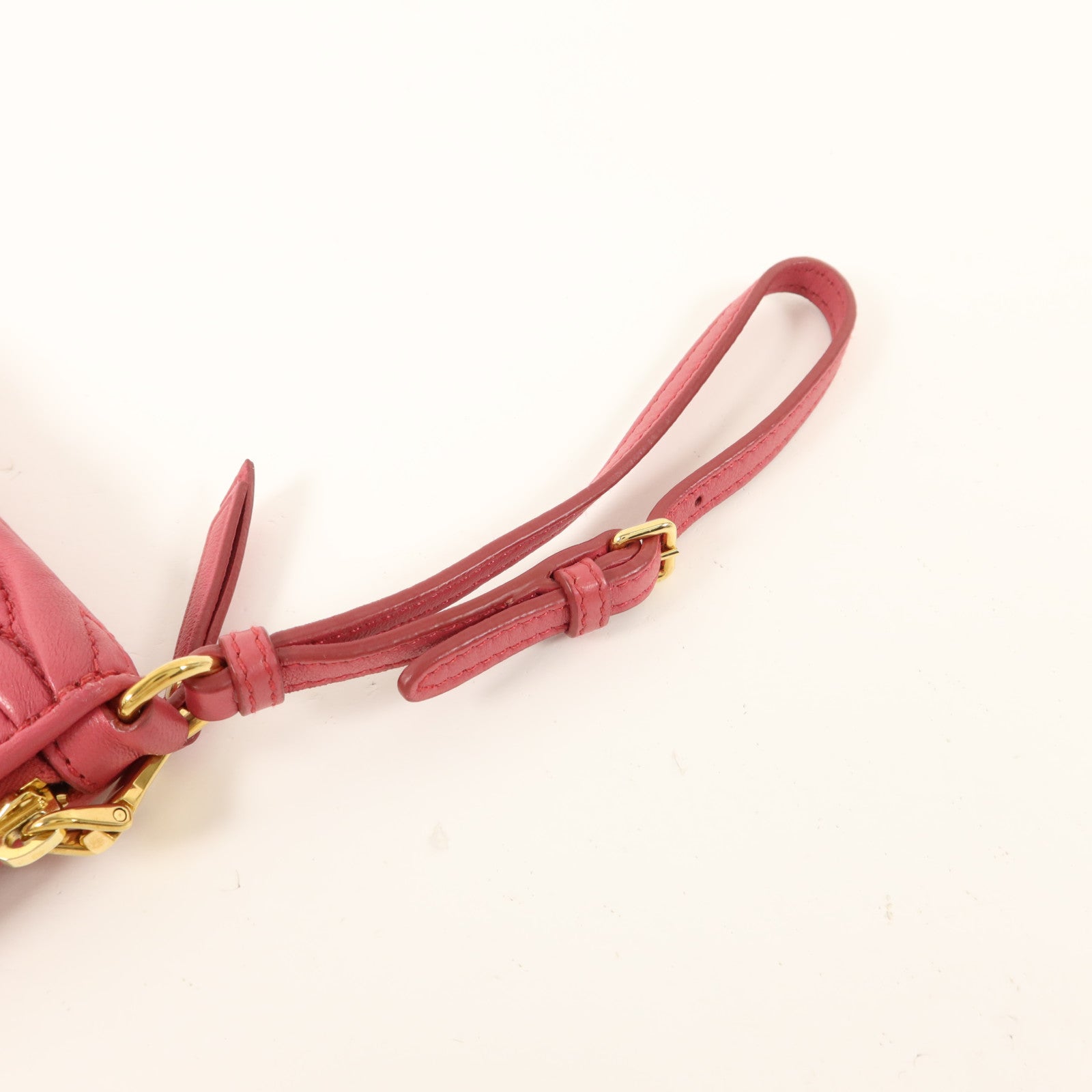 Miu Miu 羊皮皮革Pouch手拿包