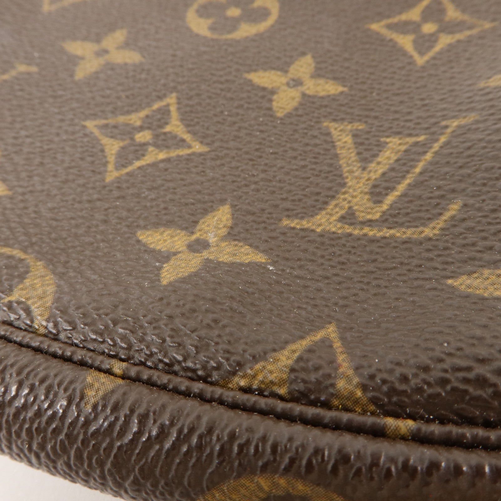 LOUIS VUITTON Monogram Mini Pochette Accessoires金扣手挽袋