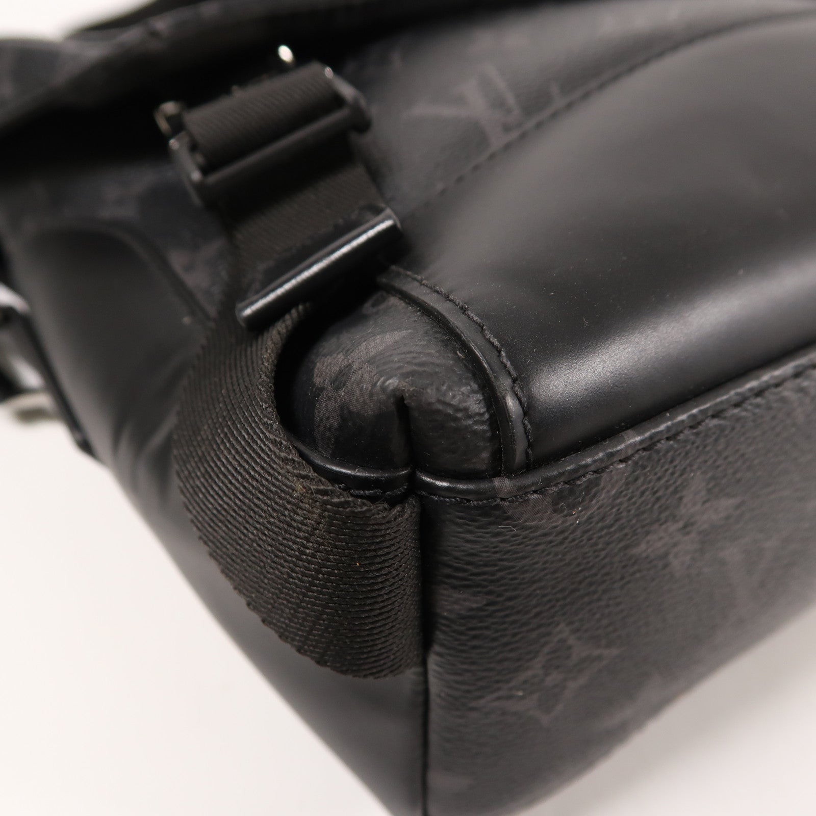 LOUIS VUITTON Monogram Eclipse Messenger PM Voyager銀扣肩背袋