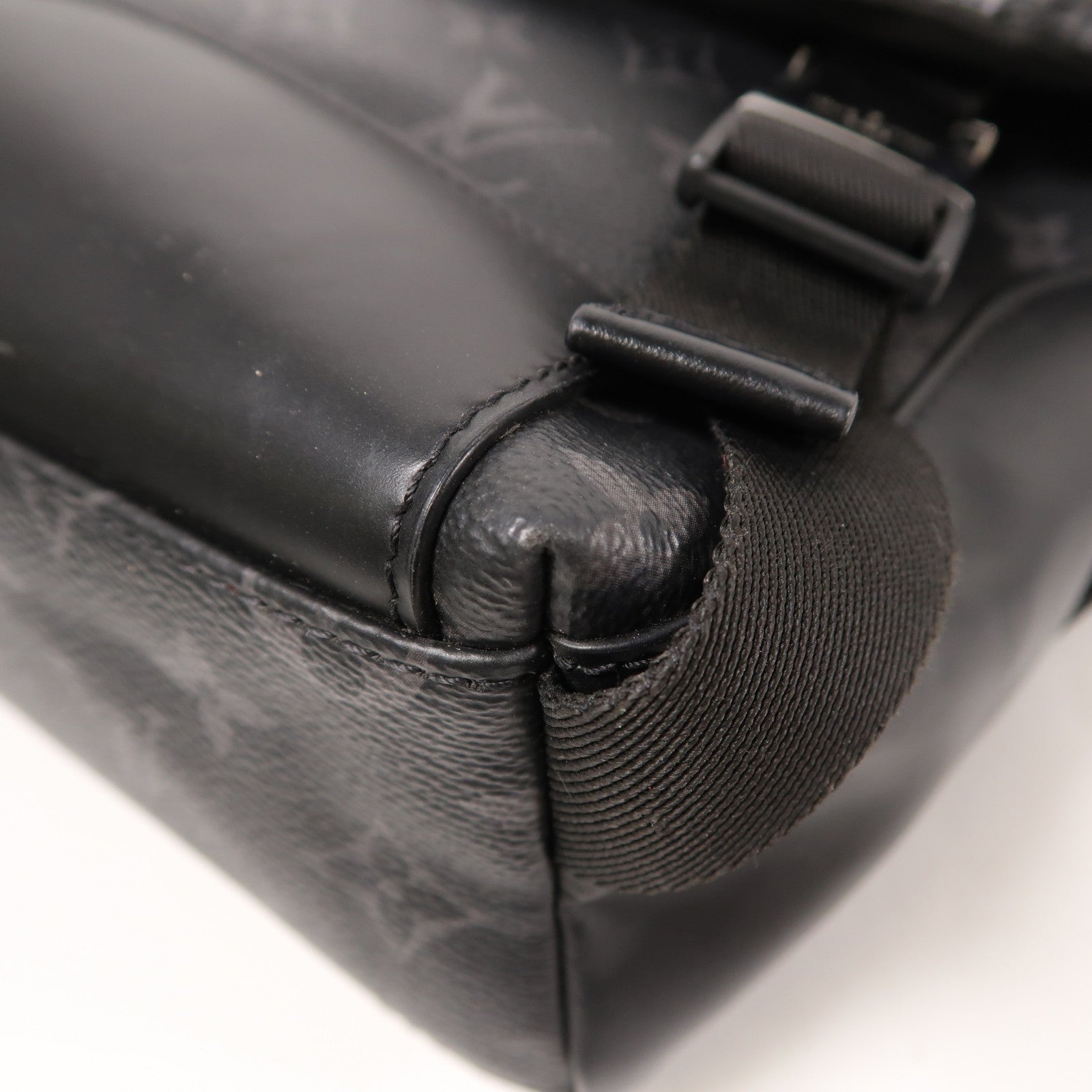 LOUIS VUITTON Monogram Eclipse Messenger PM Voyager銀扣肩背袋