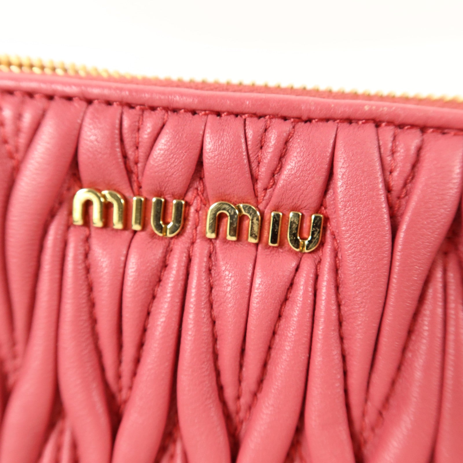 Miu Miu 羊皮皮革Pouch手拿包