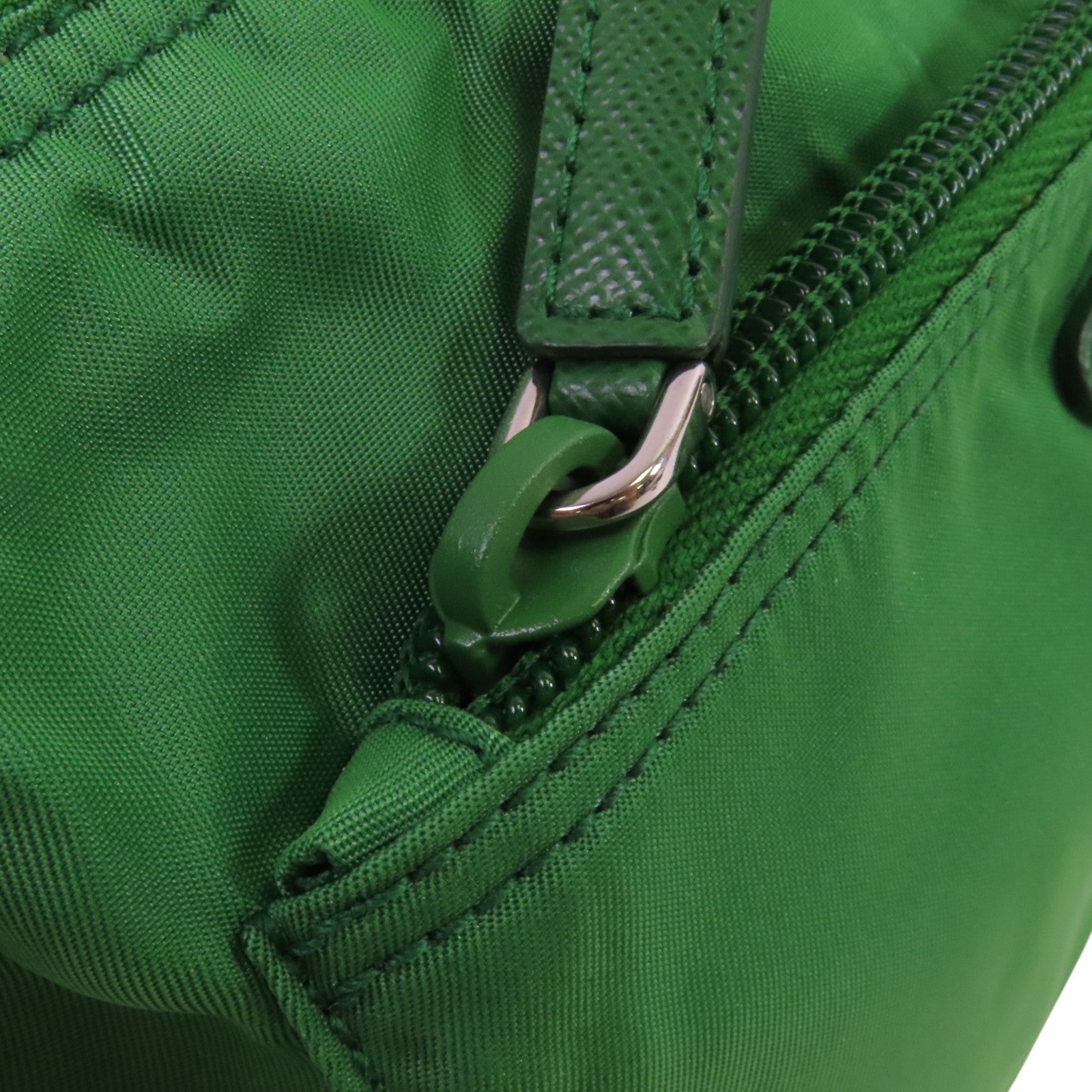 PRADA 尼龍Tessuto Cosmetic Bag Small銀扣手拿包