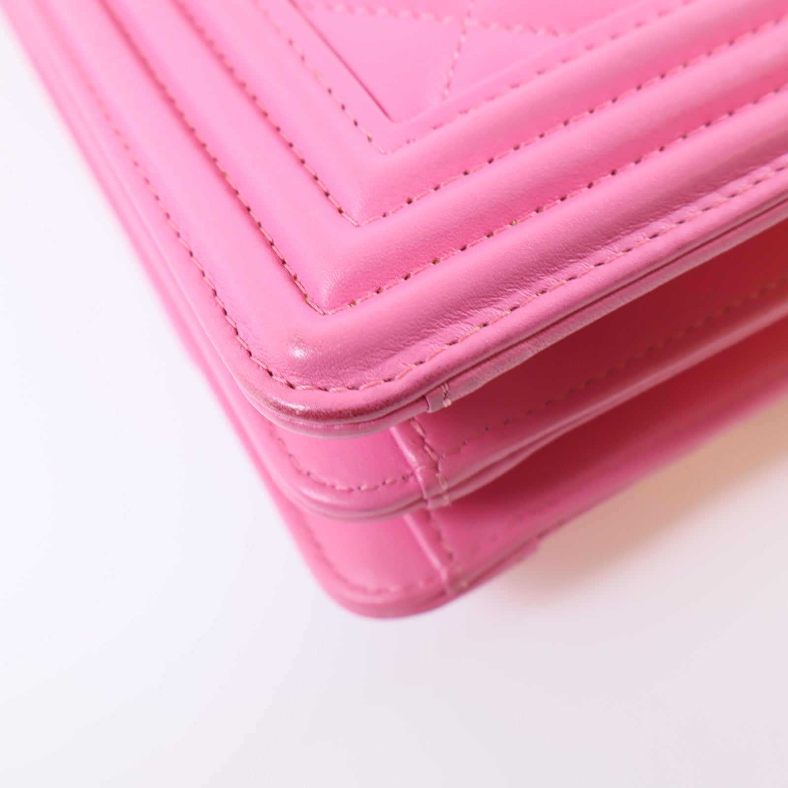 CHANEL 羊皮皮革Le Boy金扣肩背袋粉紅色