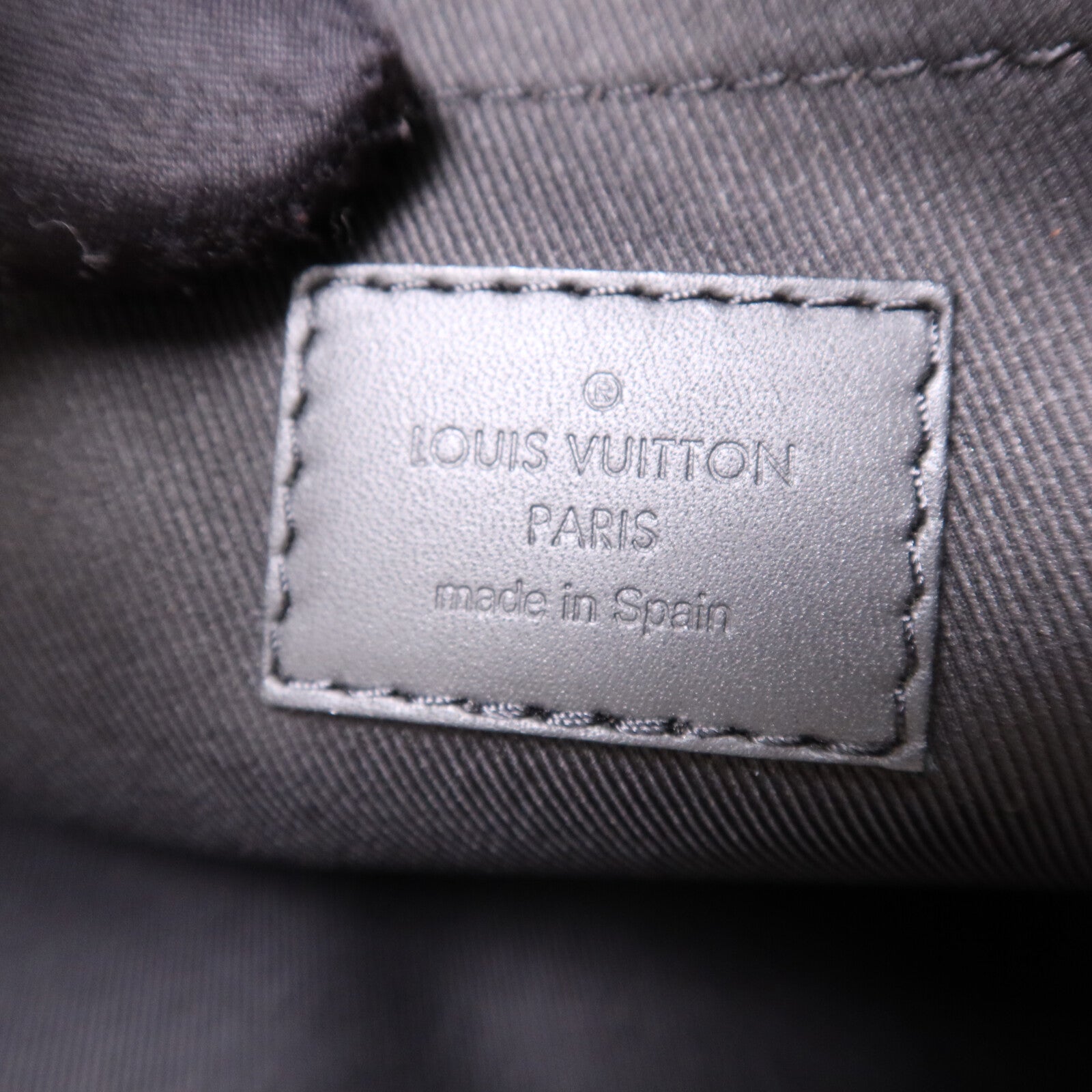 LOUIS VUITTON Monogram Shadow Pochette Discovery手拿包