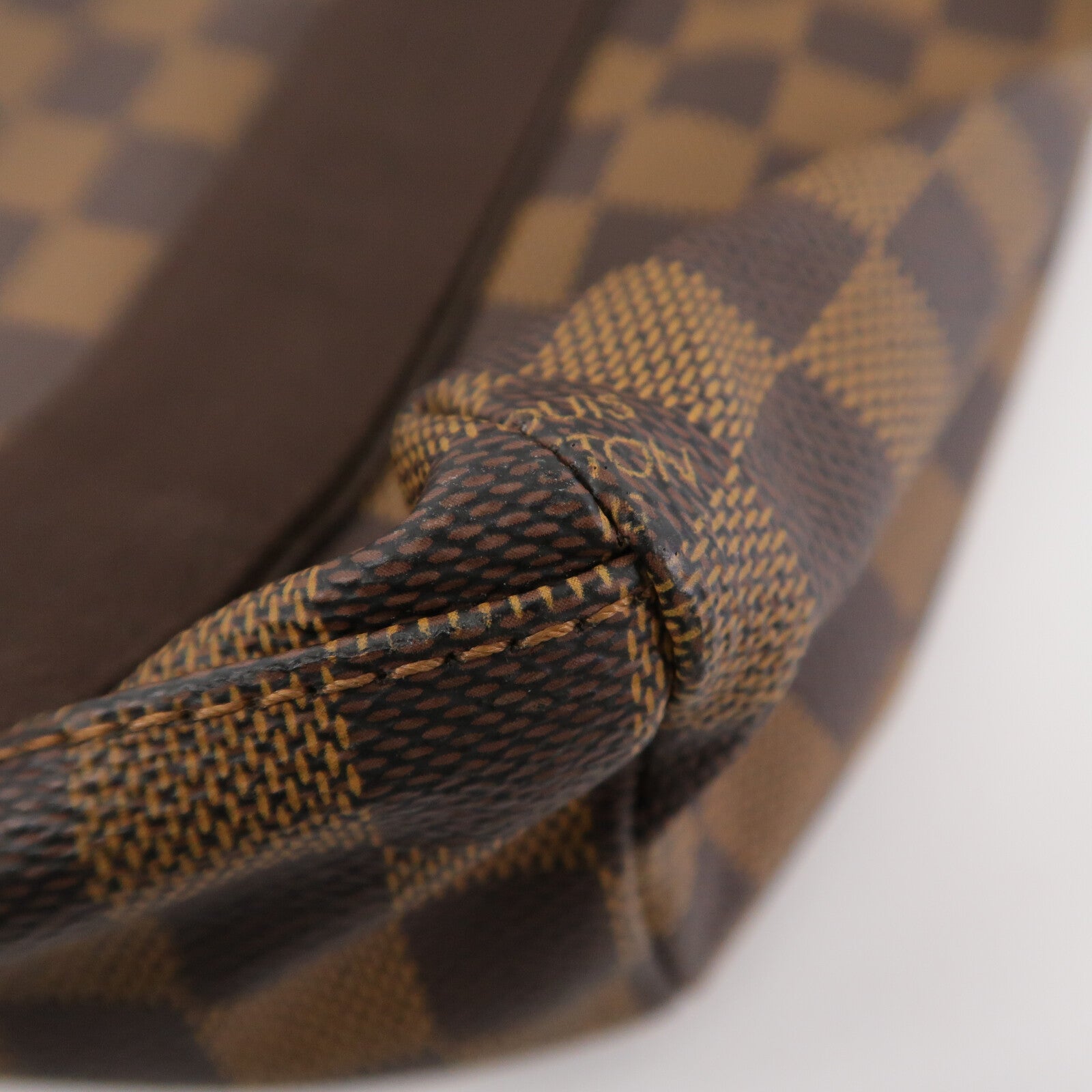 LOUIS VUITTON Damier Beaubourg肩背袋