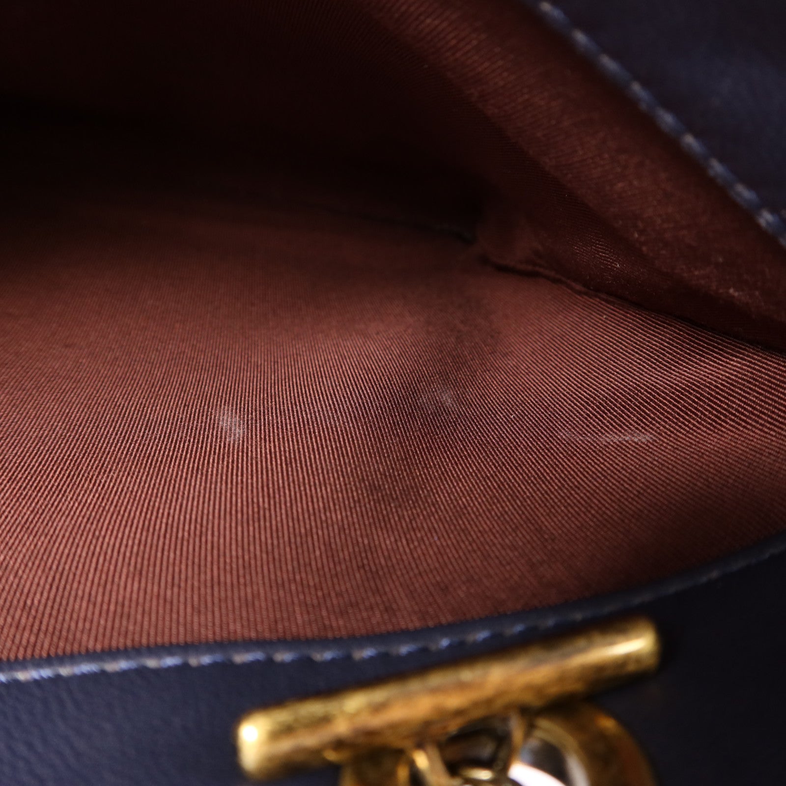 CHANEL 牛皮皮革Chain Shoulder金扣鏈帶肩背袋