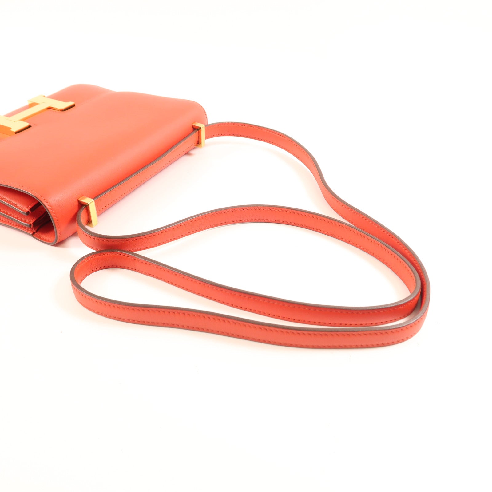 HERMES Swift皮革Constance Mini金扣肩背袋Rouge De Coeur