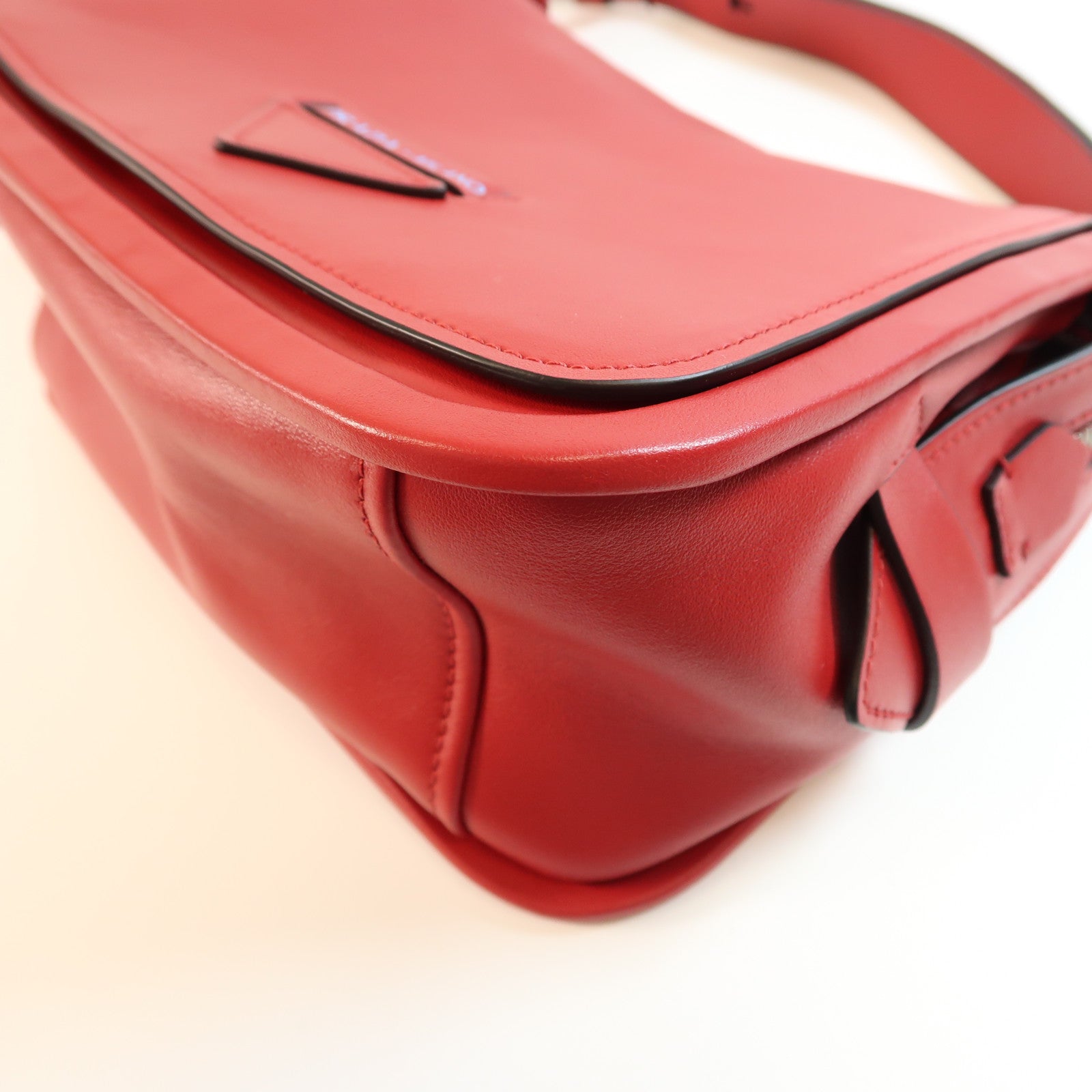 PRADA 牛皮皮革Etiquette Bag金扣肩背袋