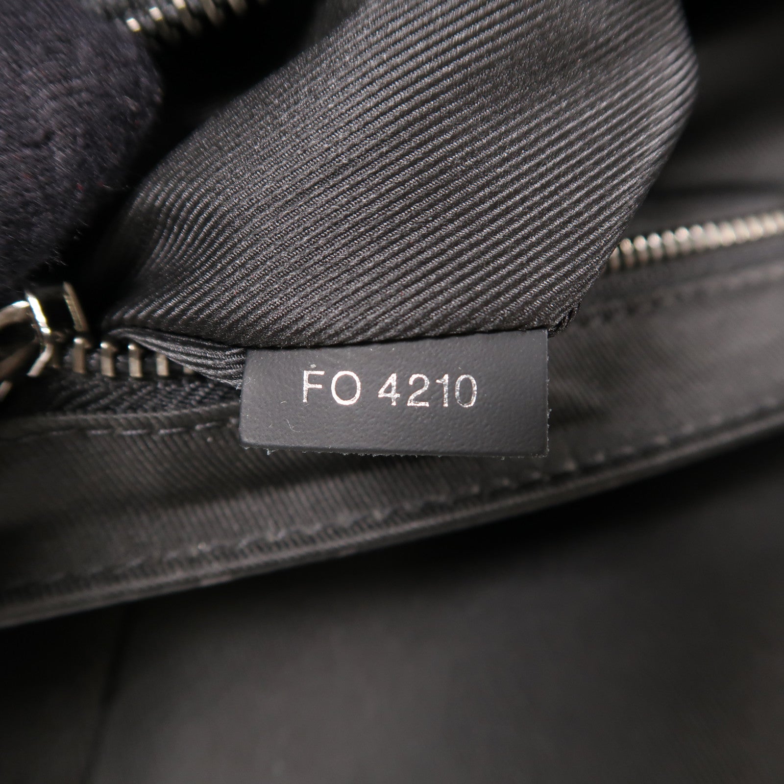 LOUIS VUITTON Monogram Eclipse Messenger PM Voyager銀扣肩背袋