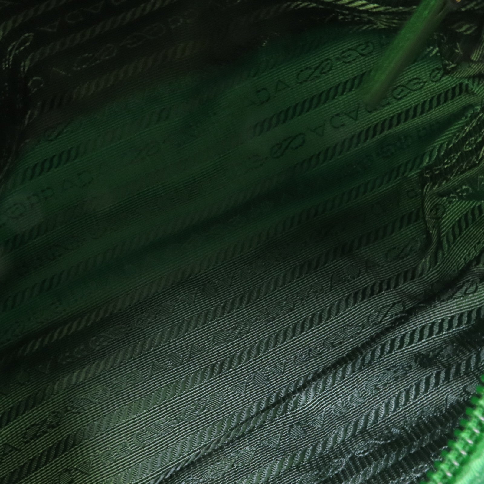 PRADA 尼龍Tessuto Cosmetic Bag Small銀扣手拿包