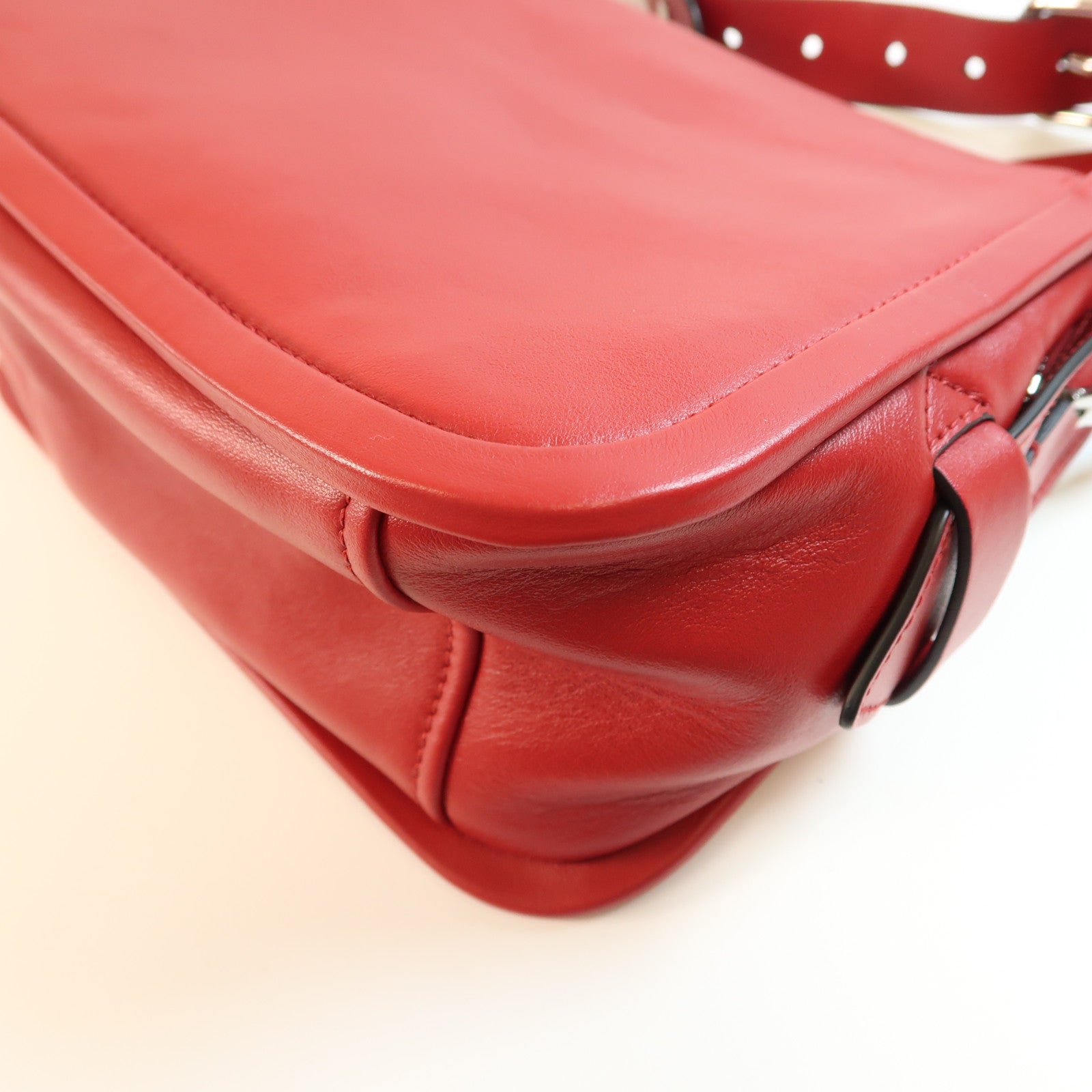 PRADA 牛皮皮革Etiquette Bag金扣肩背袋