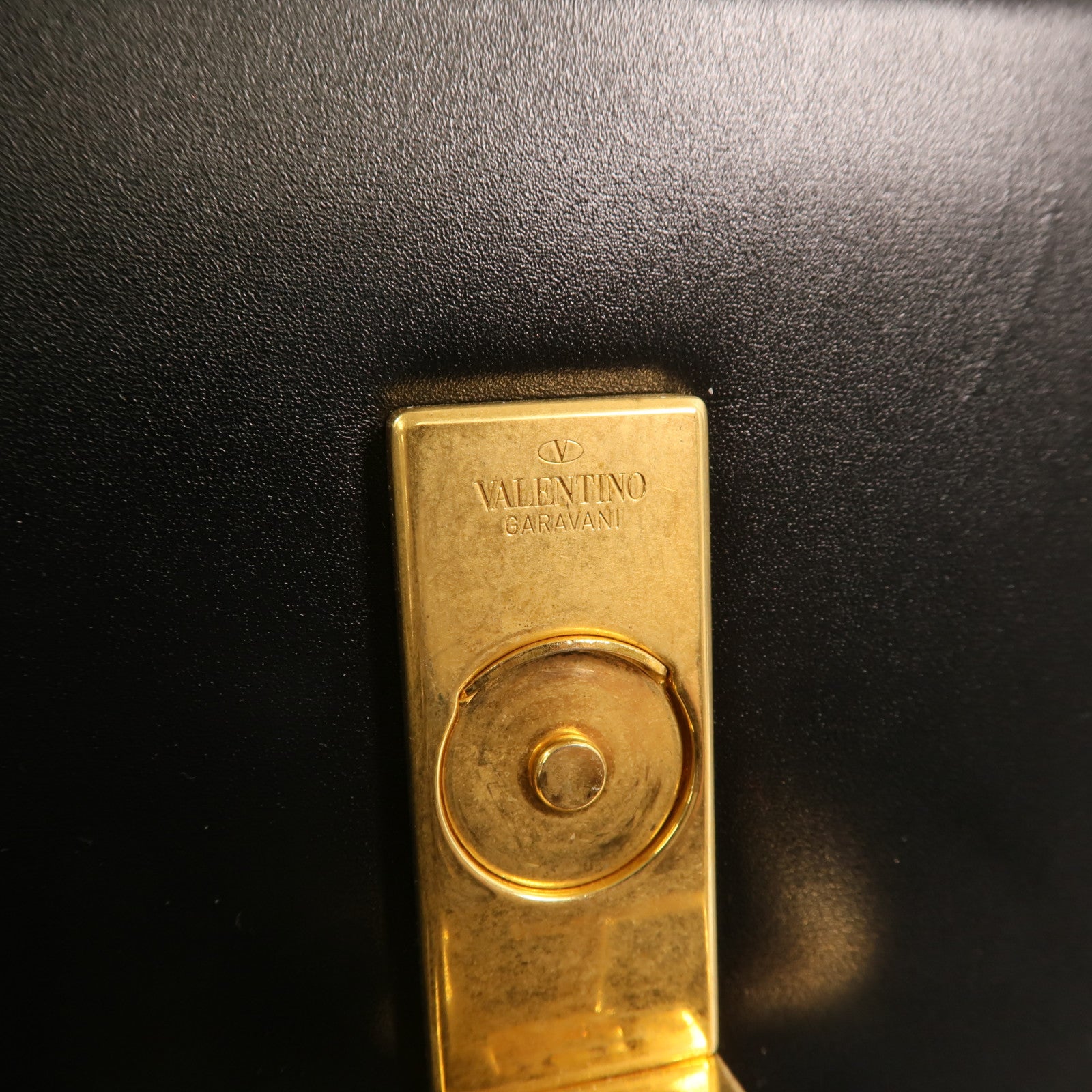 Valentino 牛皮皮革VSling Bag金扣肩背袋