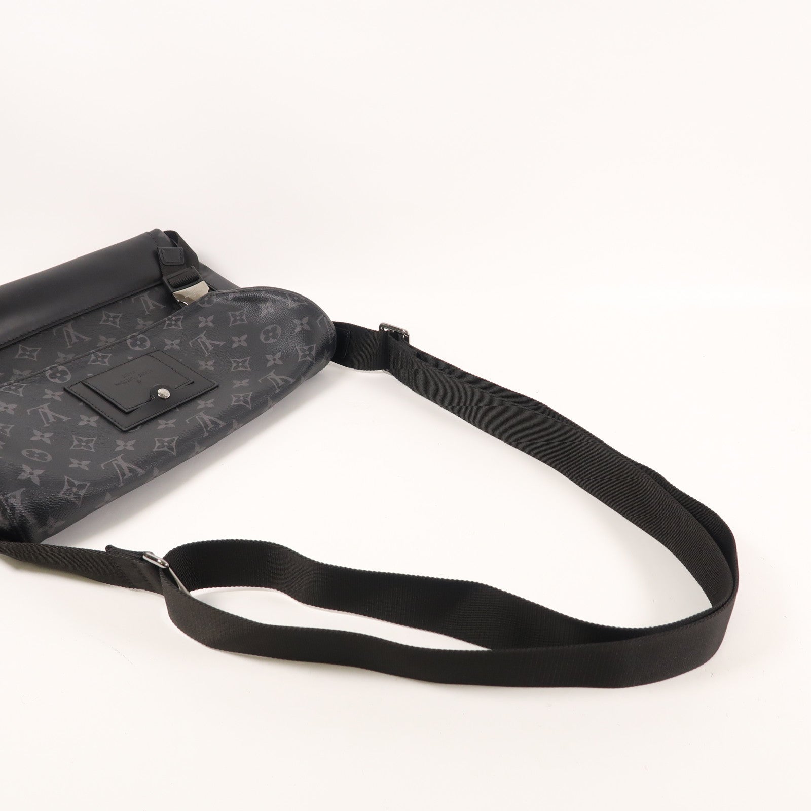 LOUIS VUITTON Monogram Eclipse Messenger PM Voyager銀扣肩背袋