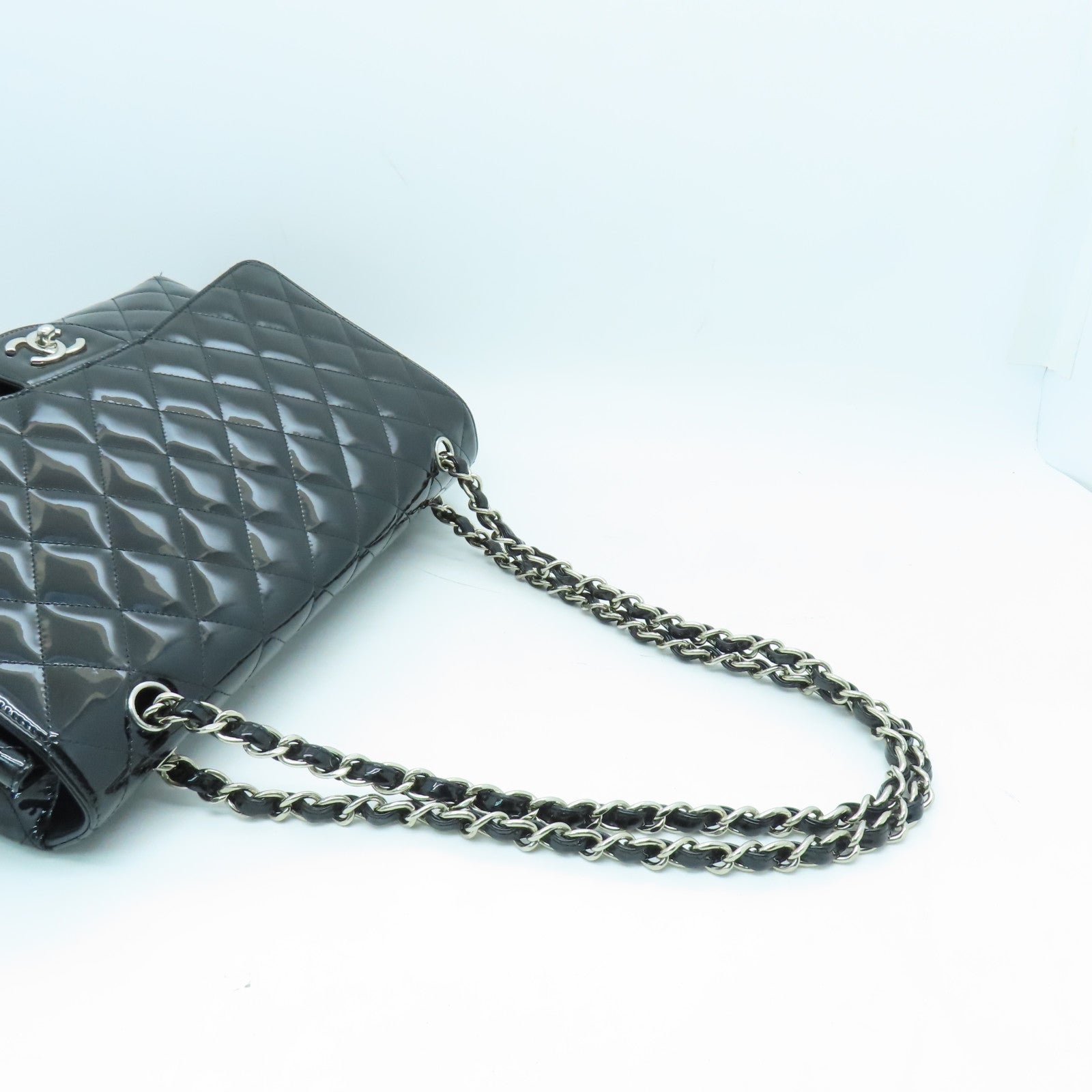 CHANEL diamond patent leather Maxi Single Flap silver buckle chain shoulder bag black