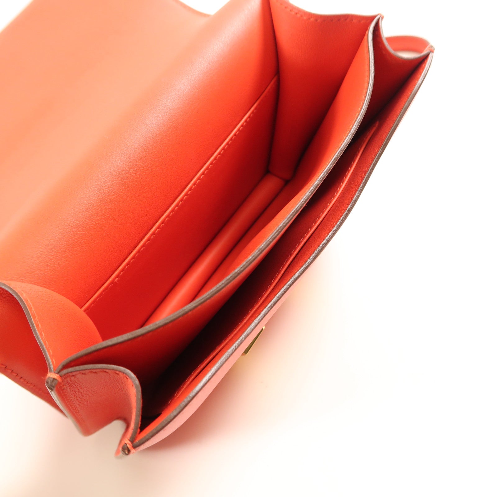 HERMES Swift皮革Constance Mini金扣肩背袋Rouge De Coeur