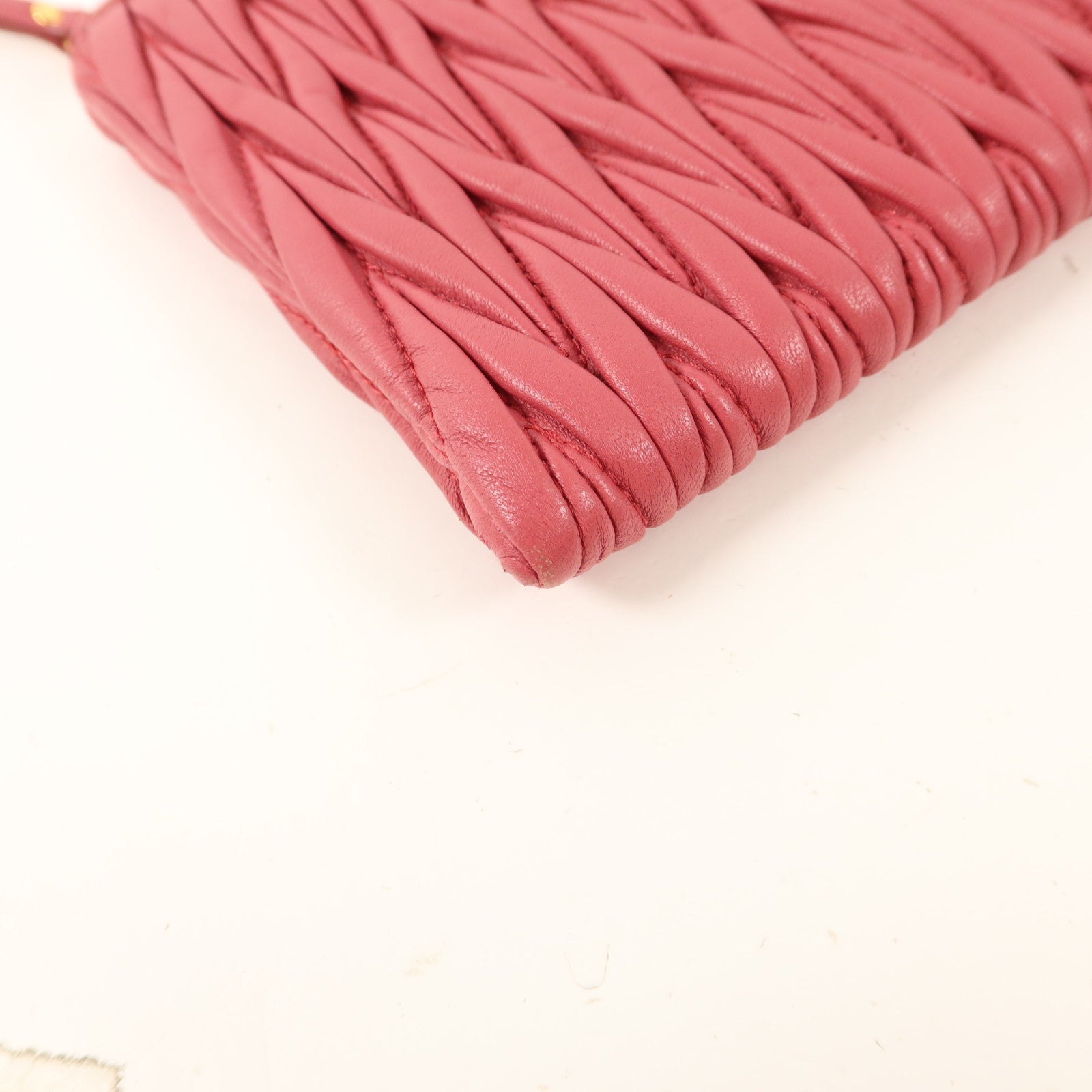 Miu Miu 羊皮皮革Pouch手拿包